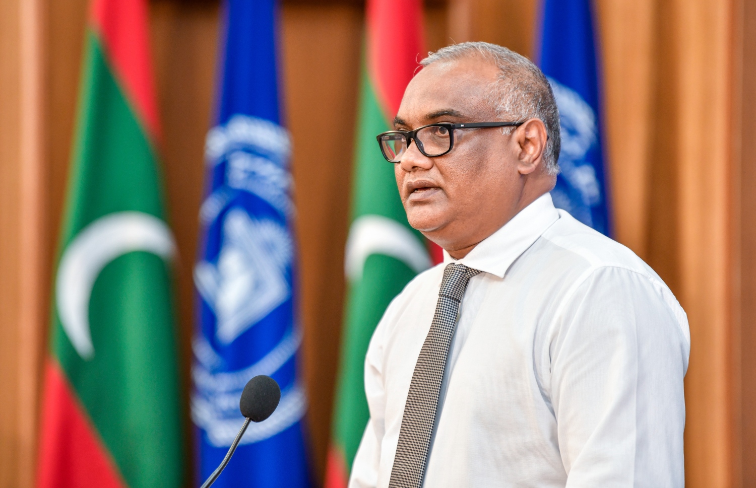 ޕައިލެޓުން ތަމްރީނުކުރުމަށް އައިލެންޑް އޭވިއޭޝަނާއި ދިވެހިރާއްޖޭގެ ގައުމީ ޔުނިވާސިޓީ ގުޅިގެން ހަދާފައިވާ މޯލްޑިވިއަންގެ އޭވިއޭޝަން އެކަޑަމީ ރަސްމީކޮށް ހުޅުވުމަށް ބޭއްވި ރަސްމިއްޔާތުގައި މޯލްޑިވިއަންގެ މެނޭޖިން ޑިރެކްޓަރު މުހައްމަދު މިހާދު ވާހަކަދައްކަވަނީ.-- ފޮޓޯ: ފަޔާޒް މޫސާ / މިހާރު