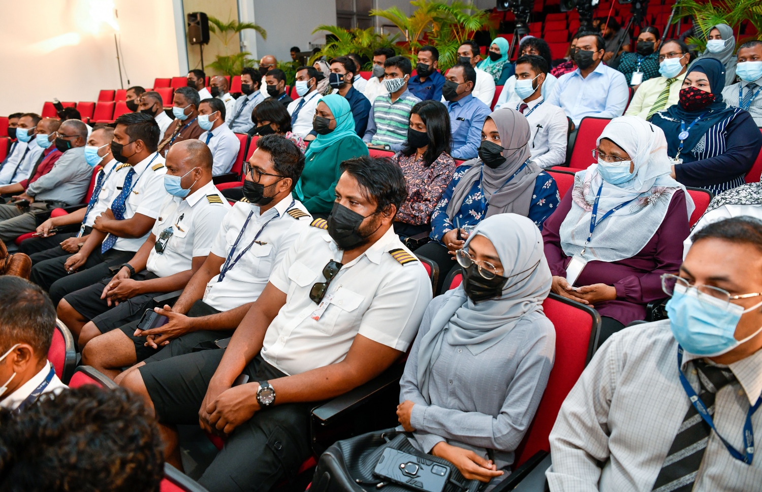 ޕައިލެޓުން ތަމްރީނުކުރުމަށް އައިލެންޑް އޭވިއޭޝަނާއި ދިވެހިރާއްޖޭގެ ގައުމީ ޔުނިވާސިޓީ ގުޅިގެން ހަދާފައިވާ މޯލްޑިވިއަންގެ އޭވިއޭޝަން އެކަޑަމީ ރަސްމީކޮށް ހުޅުވުމަށް ބޭއްވި ރަސްމިއްޔާތު.-- ފޮޓޯ: ފަޔާޒް މޫސާ / މިހާރު