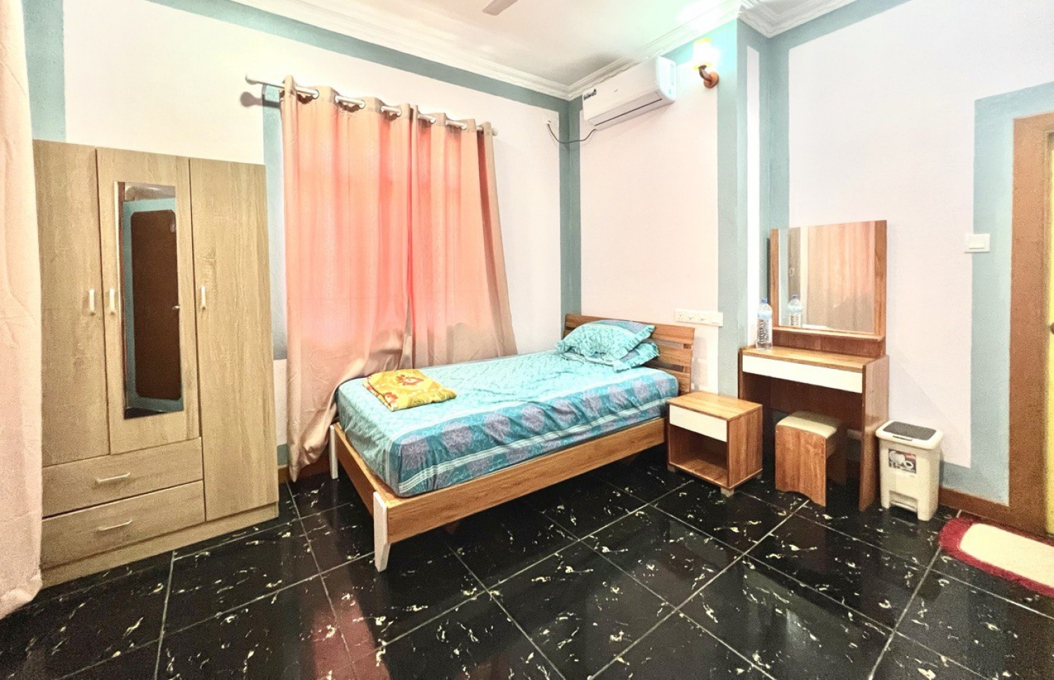 ރާއްޖޭގައި ހޯމް ސްޓޭ ފަށާ ފުރަތަމަ ގޭ، ދިއްގަރު މޫރިތި ގޭގެ ކޮޓަރިއެއް: މި ގޭގައި ތިން ކޮޓަރި އެބަހުރި.-- ފޮޓޯ: އަމާނީ އަބްދުﷲ/ މިހާރު