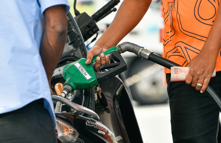 Dhuniyeyge baazaarah anna lolhumaa eku STO inn petrol aai diesel ge agah badhalu genesfi