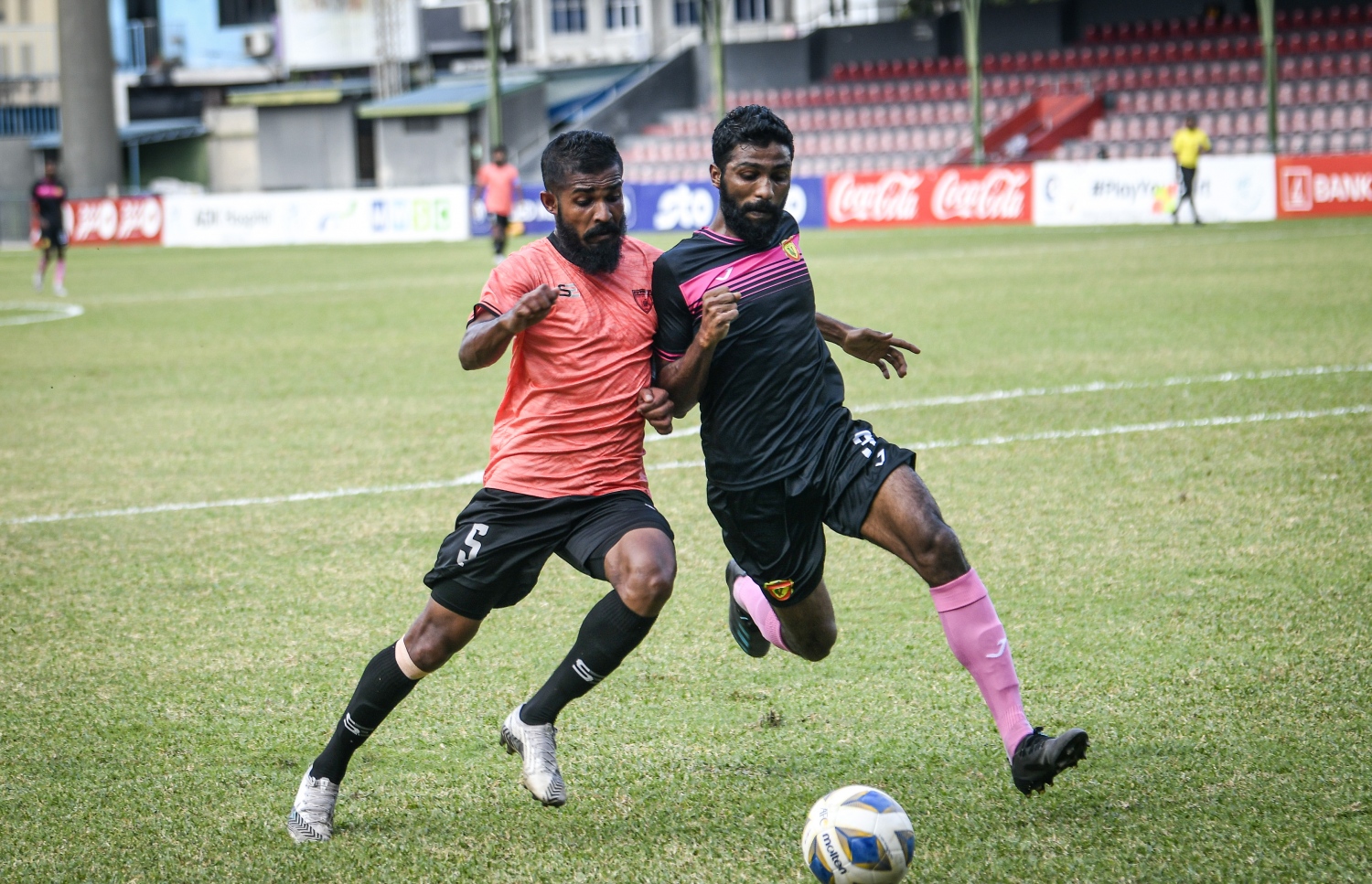 އީގަލްސް އާއި ޔޫވީ މިއަދު ކުޅުނު މެޗުގެ ތެރެއިން --- ފޮޓޯ: ނިޝާން އަލީ | މިހާރު