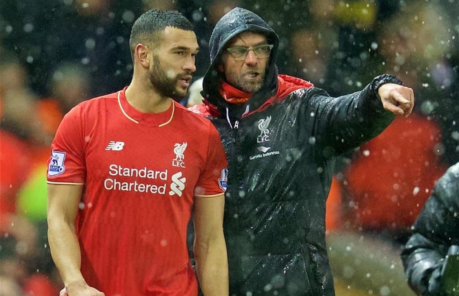 ލޯނު އުސޫލުން ކޯލްކާ ލިވަޕޫލަށް ކުޅުނުއިރު، އެ ޓީމުގެ ކޯޗު ޔާގަން ކްލޮޕް އާއެކު.--