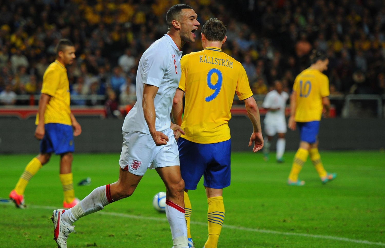 އިނގިރޭސި ގައުމީ ޓީމަށް ކުޅުނު ހަމައެކަނި މެޗުގަައި ކޯލްކާ ގޯލު ޖެހުމަށް ފަހު.--