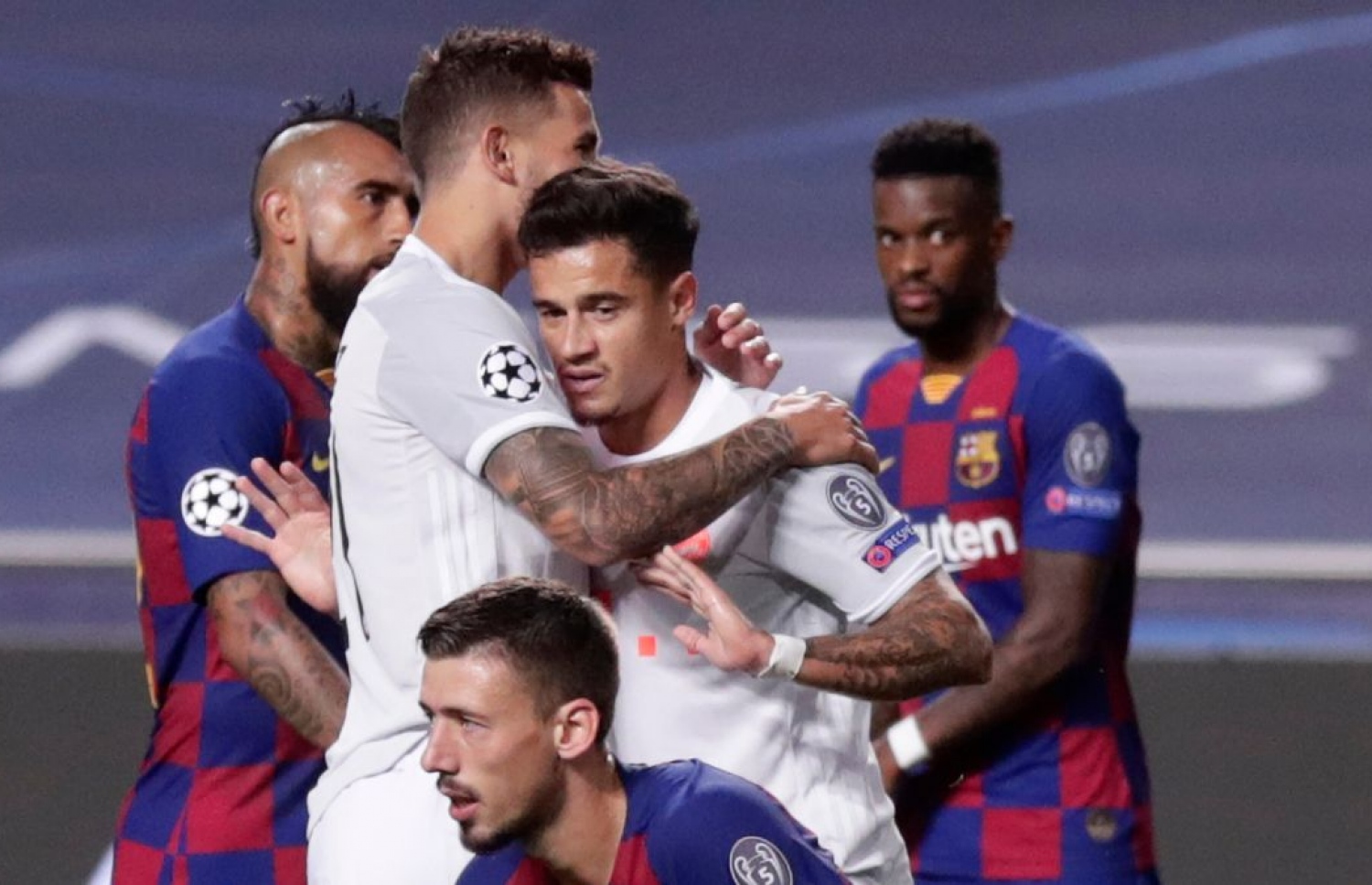 ބެޔާން މިއުނިކަށް ކުޅުނު ސީޒަނުގައި ކުޓީނިއޯ ޗެމްޕިއަންސް ލީގުގައި ބާސެލޯނާއާ ދެކޮޅަށް ލަނޑު ޖެހުމަށް ފަހު.--