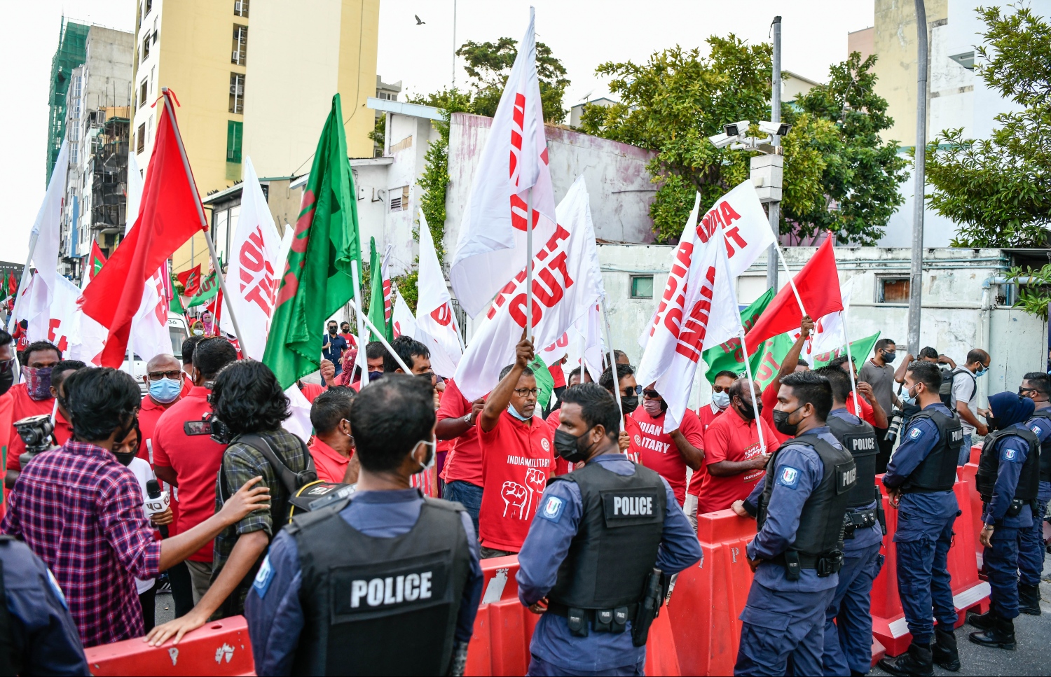 އިދިކޮޅުން "އިންޑިއާ އައުޓް" ގެ ނަމުގައި މުޒާހަރާއެއް ކުރިއަށް ގެންދަނީ. -- ފޮޓޯ: ނިޝާން އަލީ/ މިހާރު