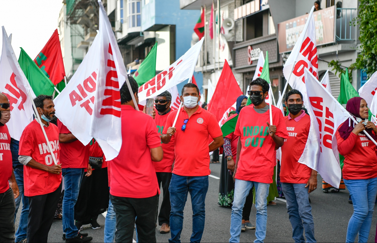 އިދިކޮޅުން މާލޭގައި ބޭއްވި އިންޑިއާ އައުޓް ހަރަކާތެއް-- އެ ހަރަކާތަށް ވެސް ފުލުހުން ހުރަސް އެޅި-- ފޮޓޯ: ނިޝާން އަލީ/ މިހާރު