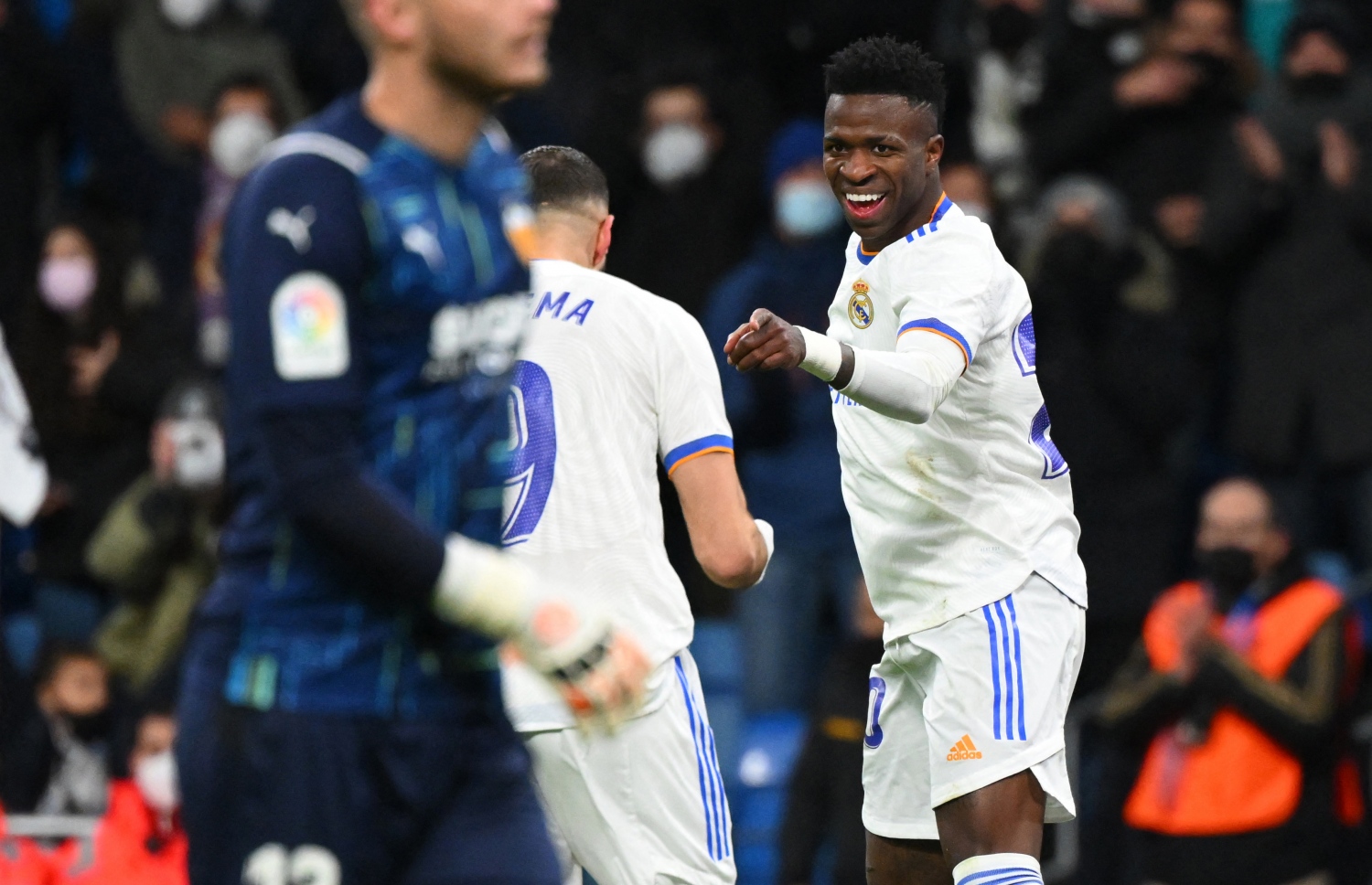 ވިނީޝަން ޖޫނިއާ މެޗުގައި ޖެހި ފުރަތަމަ ލަނޑަށް ފަހު.-- ފޮޓޯ؛ އޭއެފްޕީ