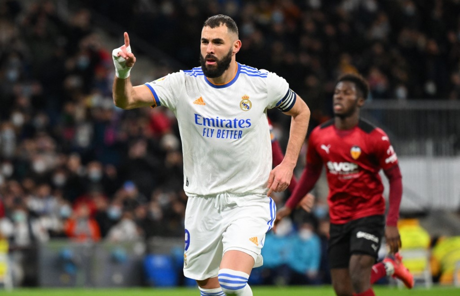 ބެންޒެމާ ކުލަބަށް ޖަހައިދިން 300 ވަނަ ލަނޑަށް ފަހު.-- ފޮޓޯ؛ އޭއެފްޕީ