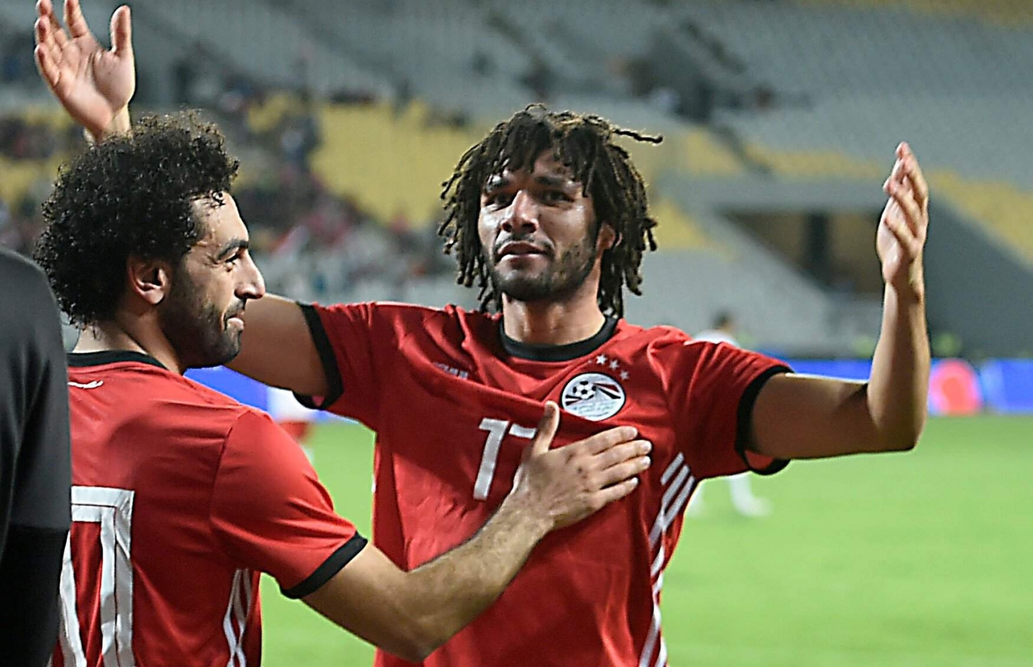 ސަލާހު (ވ) އާއި އެލްނެނީ (ކ) މިސްތު ޓީމުގައި.-- ފޮޓޯ: އޭއެފްޕީ