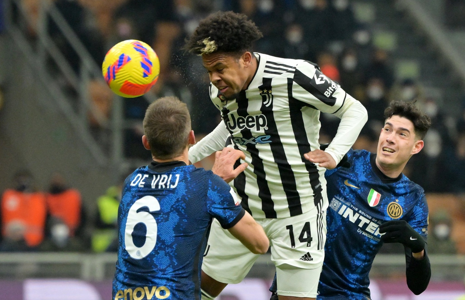 މެކެނީ ޔުވެންޓަސް އަށް ލީޑު ނަގައިދިނީ.--