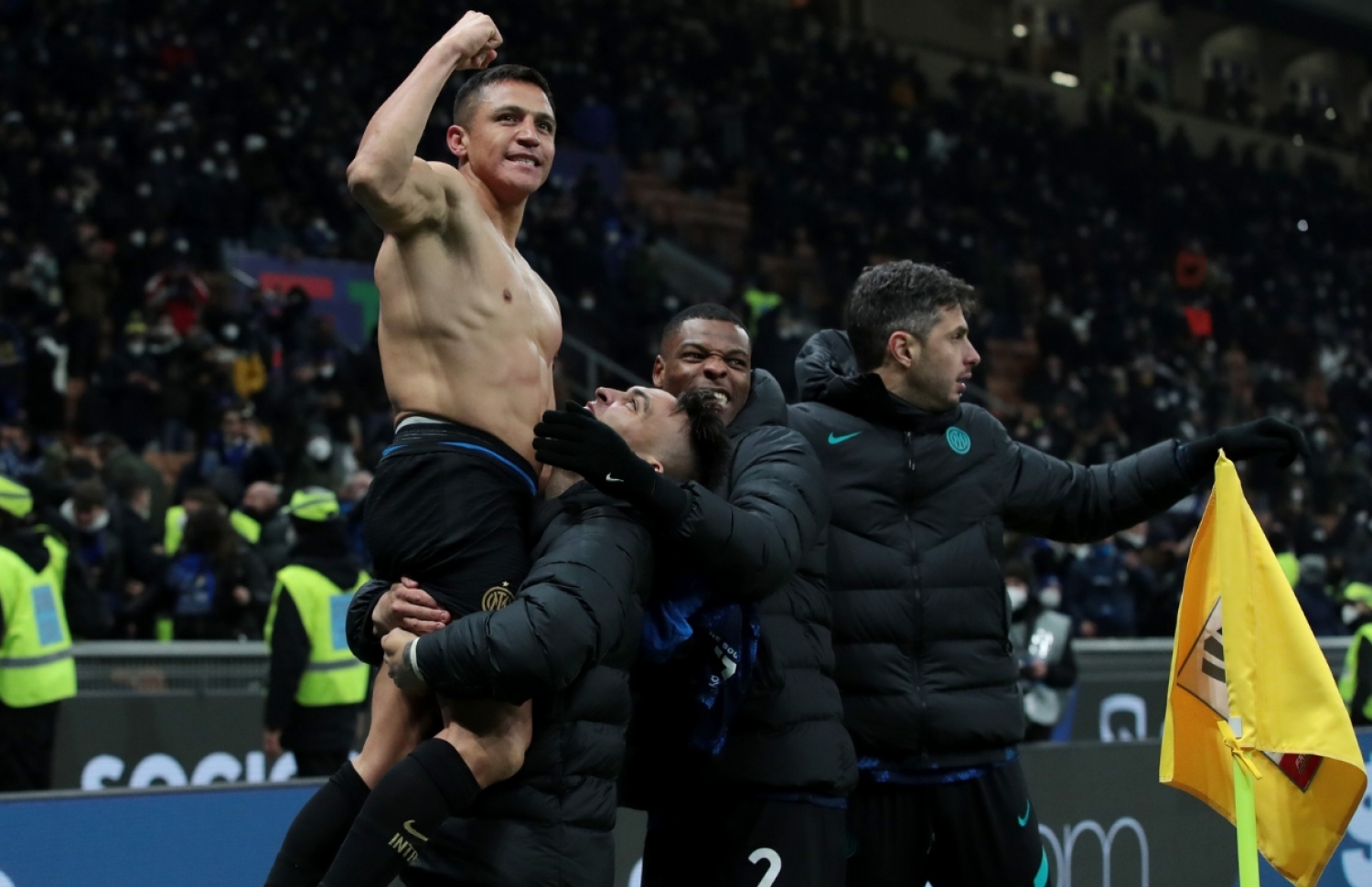 ސަންޗޭޒް އިންޓަ މޮޅުކޮށްދިން ލަނޑު ޖެހުމަށް ފަހު އުފާފާޅުކުރަނީ.--