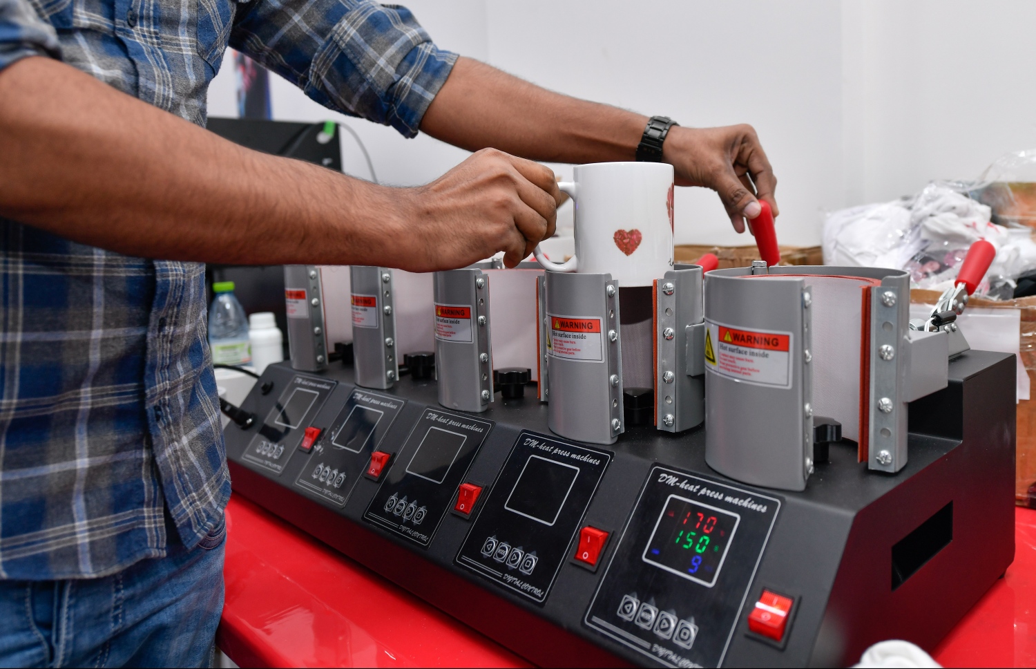 އޮންހޭންޑުން ކޮފީ މަގު ވެސް ޕްރިންޓް ކޮށްދޭ--ފޮޓޯ:ނިޝާން އަލީ/މިހާރު