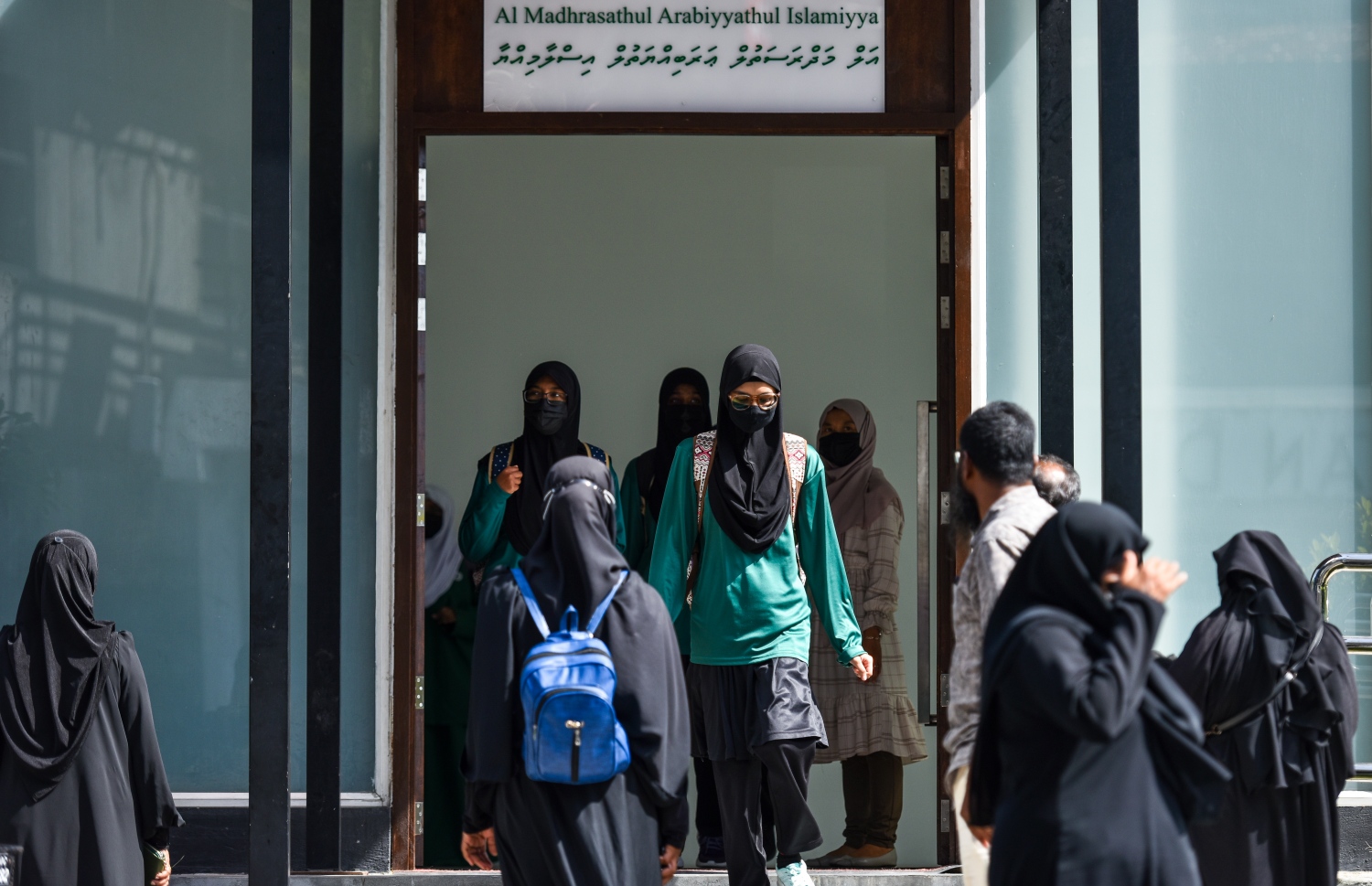 އެމްޓީސީސީގެ ސޯމިލް އިމާރާތުގައި އަރަބިއްޔާ ސްކޫލްގެ ދަރިވަރުންނަށް ވަގުތީގޮތުން ކިޔަވައިދޭން ފެށުން.-- ފޮޓޯ: ފަޔާޒް މޫސާ / މިހާރު