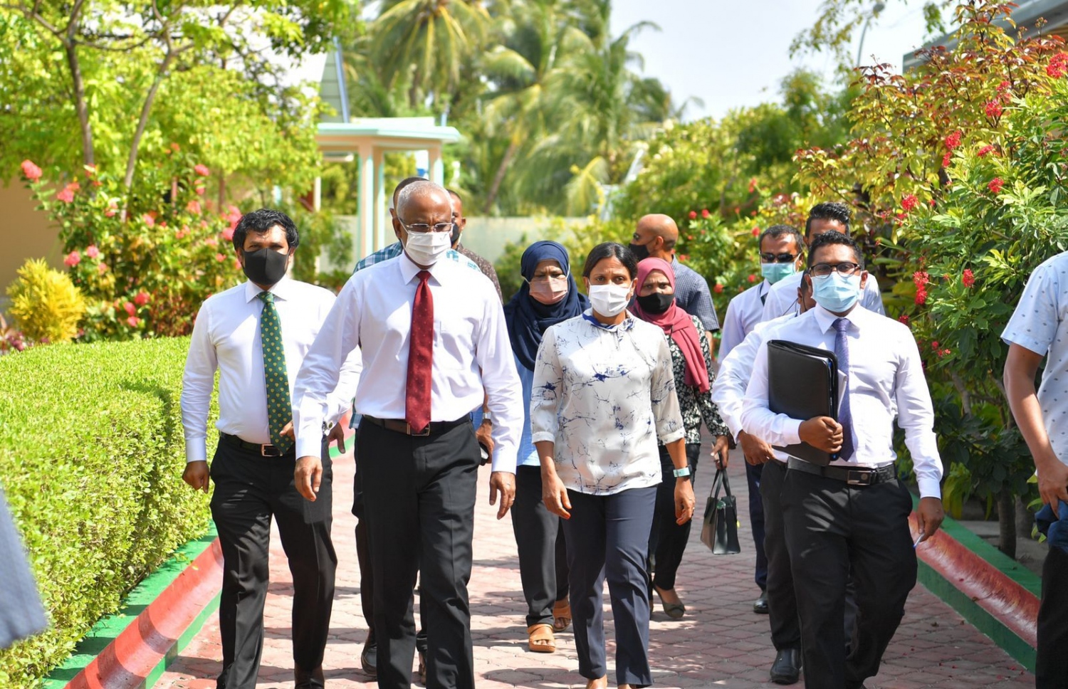 ކޮމަންޑޫ ދާއިރާގައި ރައީސް ސޯލިހް: އެ ދާއިރާގައި ގިނަ މަޝްރޫއުތަކެއް ހިނގަމުން އަންނަ ކަމަށް ސަރުކާރުން ބުނޭ.