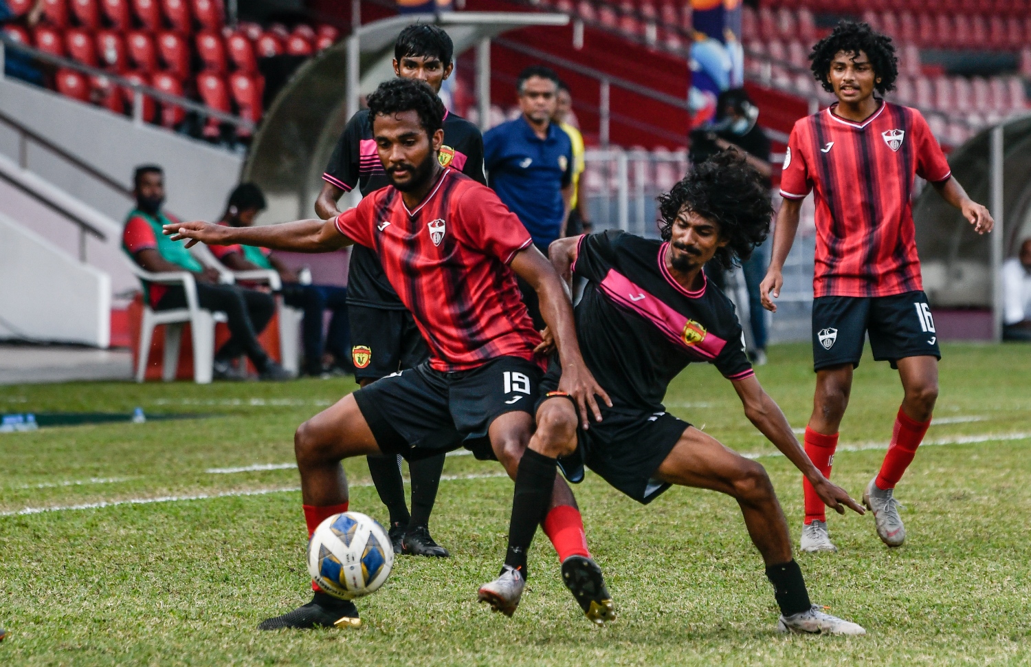 ޓީސީ އާއި ޔޫވީ މިއަދު ކުޅުނު މެޗުގެ ތެރެއިން --- ފޮޓޯ: ފަޔާޒު މޫސާ | މިހާރު