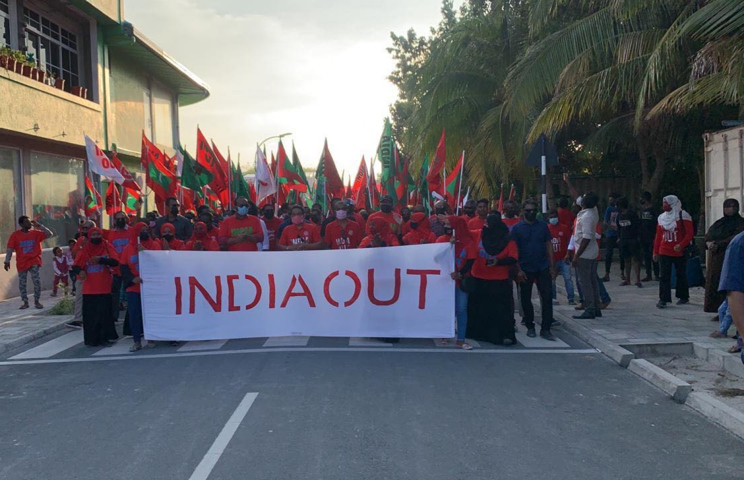 އިދިކޮޅު ފަރާތްތަކުން ރ. ދުވާފަރުގައި ބޭއްވި އިންޑިޔާ އައުޓް ހިނގާލުން.