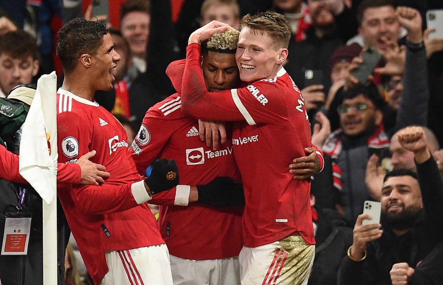 ރަޝްފޯޑް (މ) ޔުނައިޓެޑް މޮޅު ކޮށްދިން ލަނޑު ޖެހުމަށް ފަހު އުފާފާޅުކުރަނީ.-- ފޮޓޯ: އޭއެފްޕީ