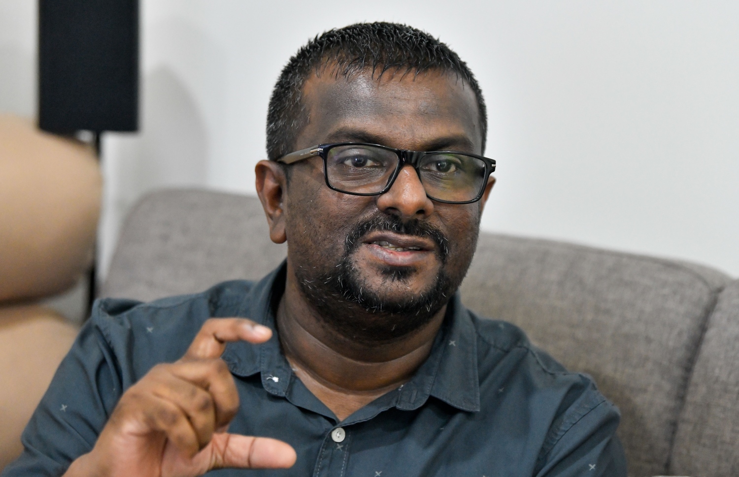 އިއްސެ "މިހާރު"އާ ވާހަކަ ދައްކަނީ: އޭނާގެ ތަޖުރިބާ އިން އައިވީއެފްގެ ނަމުގައި ހިންގާ ބައެއް ގޯސްތައް ހިއްސާކޮށްދިން. -- ފޮޓޯ: ފަޔާޒް މޫސާ/ މިހާރު