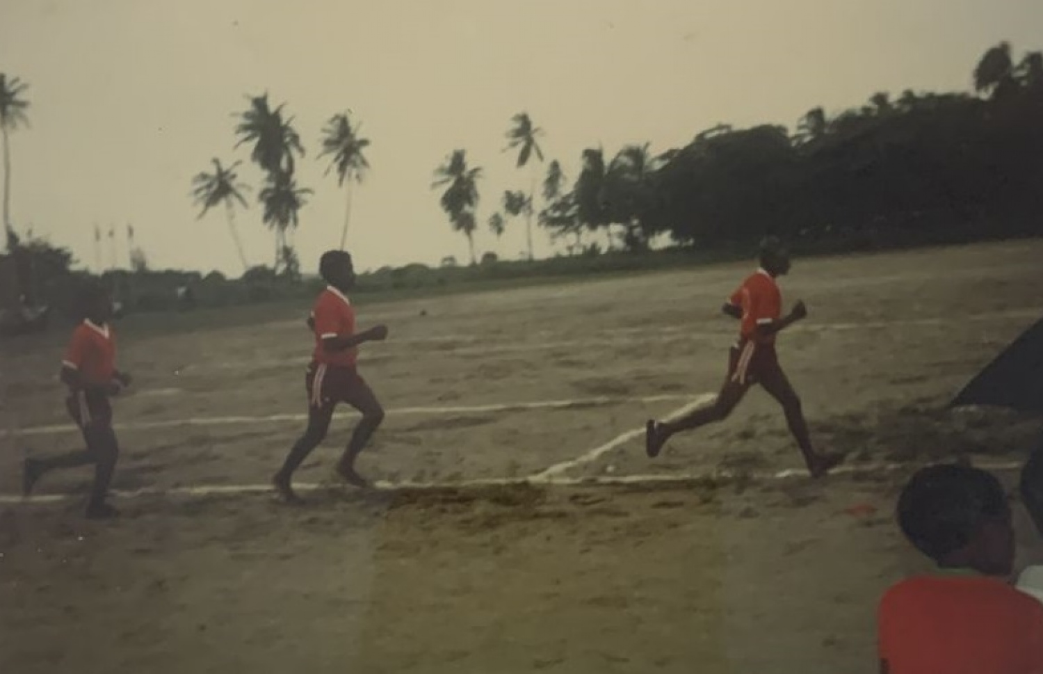 އަލިފުށީގެ ކުރީގެ ޓީމުގެ ބައެއް ކުޅޅުންތެރިން