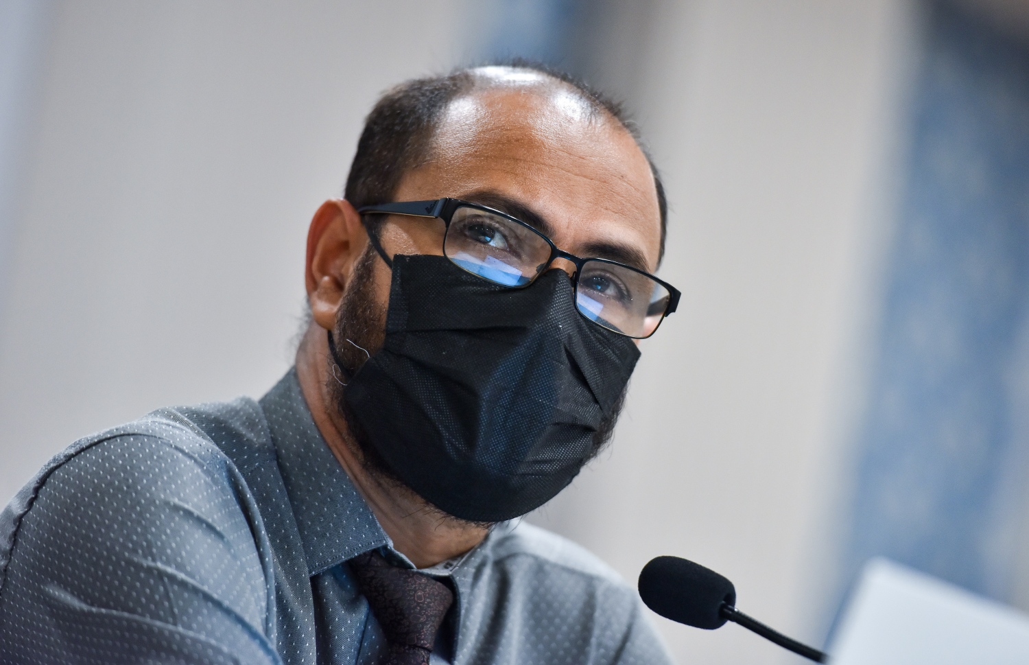 އެޗްޕީއޭގައި މިއަދު ބޭއްވި ނިއުސް ކޮންފަރެންސްގައި އެޕިޑެމިއުލޮޖިސްޓް ޑރ. އަފްޒަލް ވާހަކަދައްކަވަނީ: ކޭސްތައް އިތުރުވާނެ ކަމަށް ވިދާޅުވި.- ފޮޓޯ: ފަޔާޒު މޫސާ/ މިހާރު