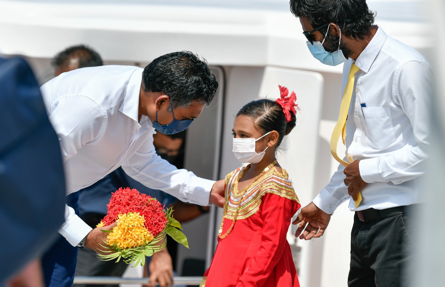 ޕްރެޒިޑެންޓްސް ކަޕް ފައިނަލަށް ނާއިބު ރައީސް ފައިސަލް ނަސީމް ވަޑައިގަތުމުން އެރަށުން މަރުހަބާ ދަންނަވަނީ--. ފޮޓޯ: ނިޝާން އަލީ/މިހާރު