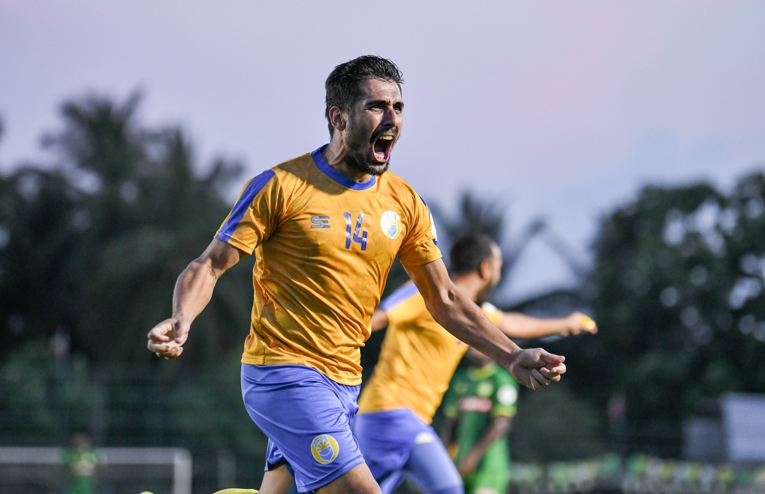 ވެލެންސިއާ މެޗުން މޮޅުކޮށްދިން ލަނޑު ޖަހައިދިން ބޯހާސް މާޓިން ލަނޑު ޖެހުމަށް ފަހު އުފާފާޅު ކުރަނީ --- ފޮޓޯ: ނިޝާން އަލީ | މިހާރު