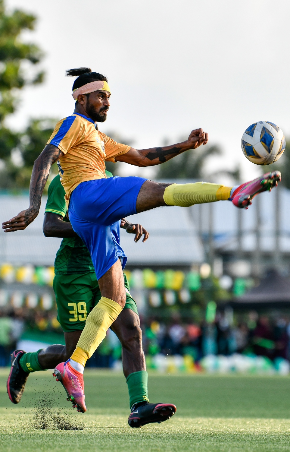 ރ. އަލިފުށީގައި ކުޅުނު ފައިނަލް މެޗުގެ ތެރެއިން، އިތުރު ވަގުތުގެ ދެހާފު ކުޅެ މާޒިޔާގެ މައްޗަށް 2-1 ގެ ނަތީޖާ އަކުން ކާމިޔާބު ހޯދައި ޕްރެޒިޑެންޓްސް ކަޕުގެ ޗެމްޕިއަންކަން ވެލެންސިއާއިން ވަނީ ހޯދާފައި--. ފޮޓޯ: ނިޝާން އަލީ/މިހާރު