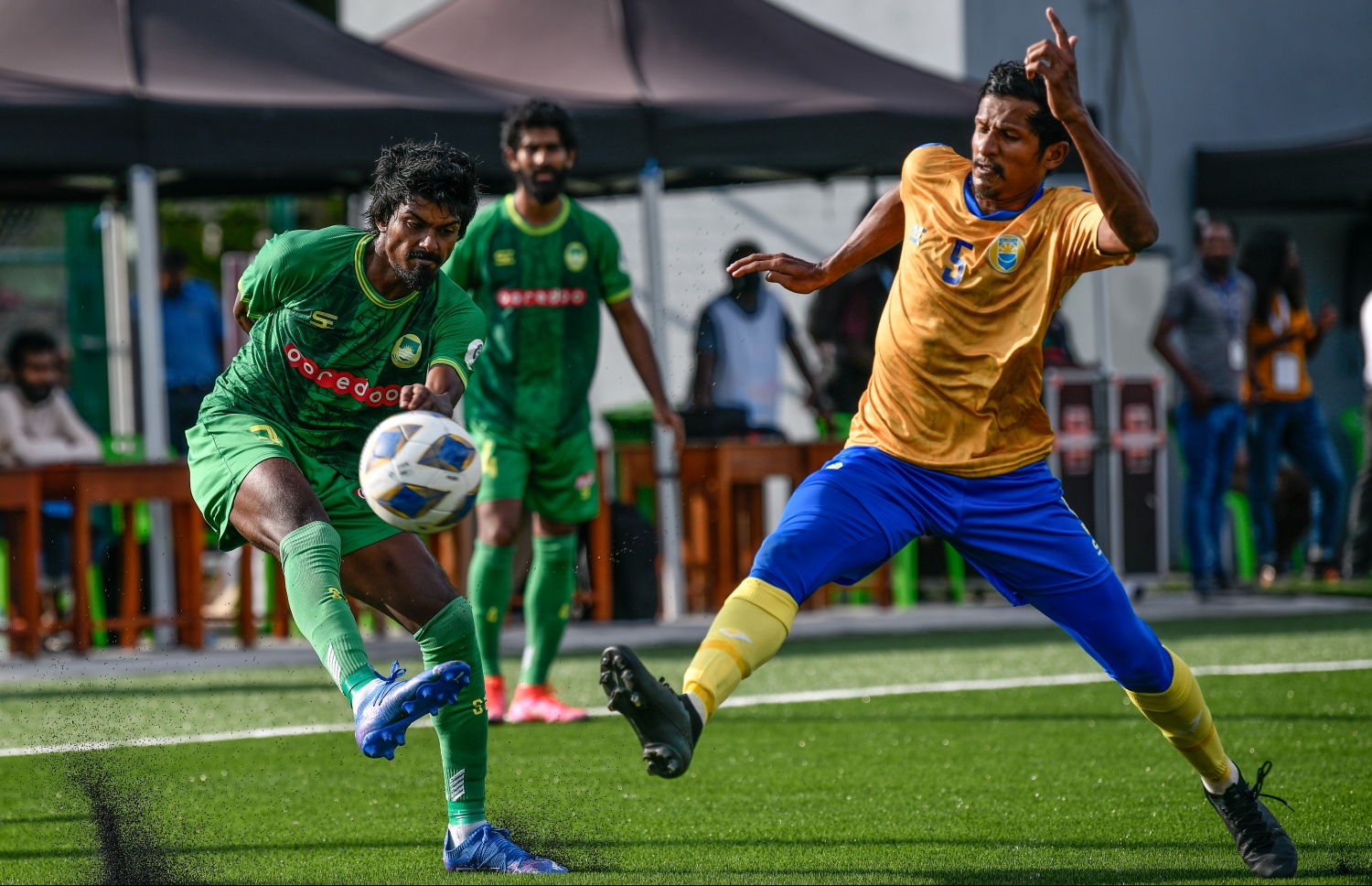 ރ. އަލިފުށީގައި ކުޅުނު ޕްރެޒިޑެންޓްސް ކަޕް ފައިނަލް ތެރެއިން، އިތުރު ވަގުތުގެ ދެހާފު ކުޅެ މާޒިޔާގެ މައްޗަށް 2-1 ގެ ނަތީޖާ އަކުން ކާމިޔާބު ހޯދައި ޕްރެޒިޑެންޓްސް ކަޕުގެ ޗެމްޕިއަންކަން ވެލެންސިއާއިން ވަނީ ހޯދާފައި--. ފޮޓޯ: ނިޝާން އަލީ/މިހާރު