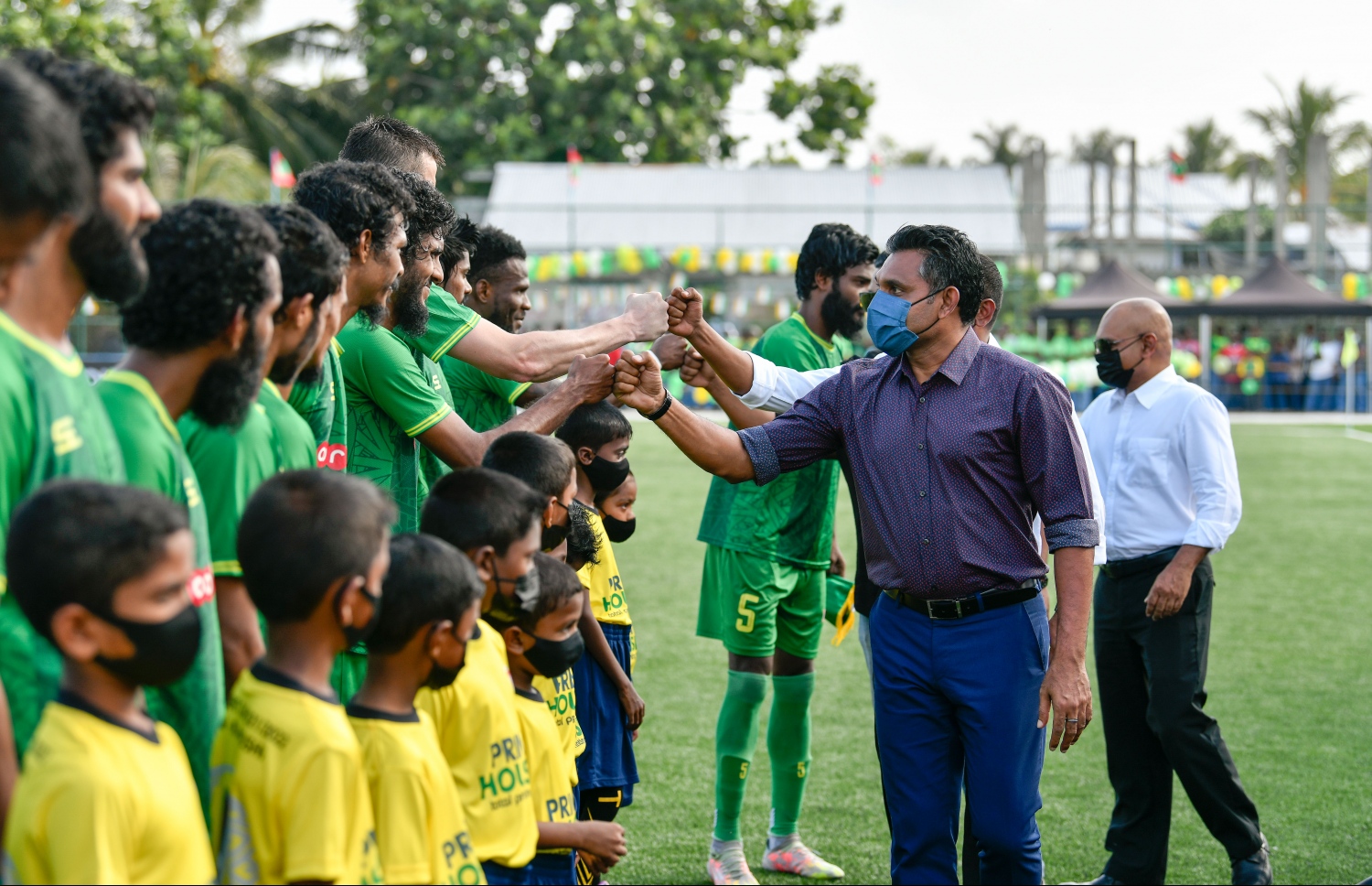 ރ. އަލިފުށީގައި ކުޅުނު ޕްރެޒިޑެންޓްސް ކަޕް ފައިނަލް މެޗު ނައިބު ރައީސް ފައިސަލް ނަސީމް ޝަރަފުވެރި ކޮށްދެއްވަނީ،--. ފޮޓޯ: ނިޝާން އަލީ/މިހާރު