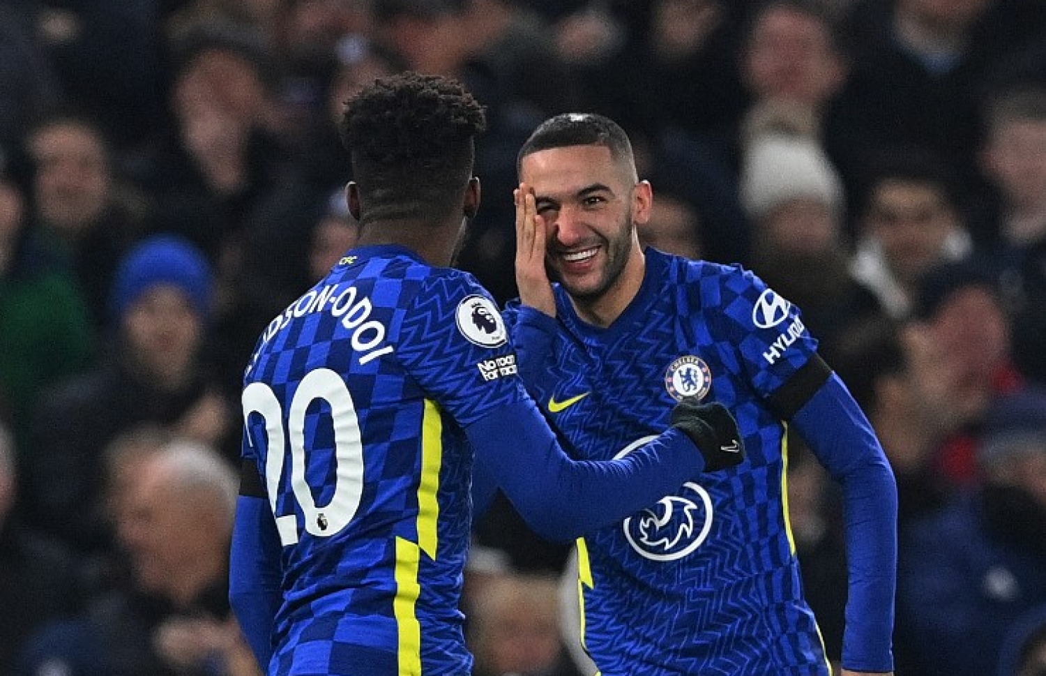 ޒިޔެޝް ޗެލްސީއަށް ލީޑު ނަގައިދިނުމަށް ފަހު ހަޑްސަން އޮޑޯއި އާއެކު އުފާފާޅުކުރަނީ.-- ފޮޓޯ: އޭއެފްޕީ