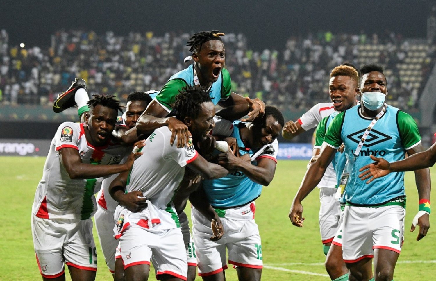 ބުރްކީނާ ފާސޯ އިން ޕެނަލްޓީ ޝޫޓްއައުޓް ކާމިޔާބު ކުރުމަށް ފަހު.-- ފޮޓޯ: އޭއެފްޕީ