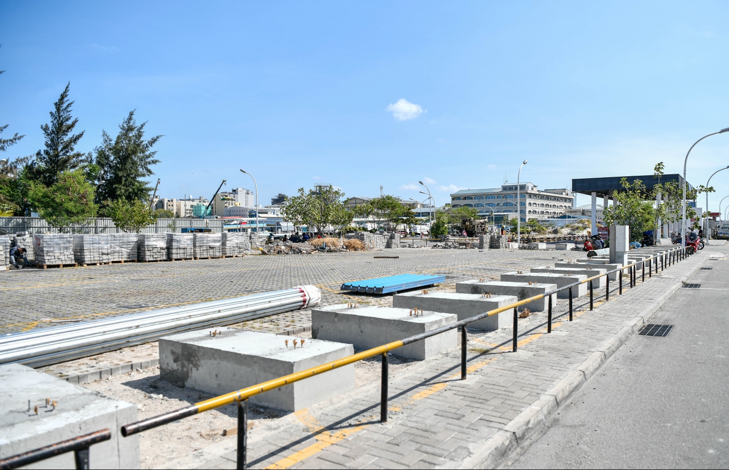 މާލެ އިންޑަސްޓްރިއަލް ވިލެޖުގައި "ތިލަމާލެ ބްރިޖު"ގެ އެންމެ މުހިންމު ސާވޭ، ޖިއޯޓެކްނިކަލް ސާވޭ ހެދުމުގެ އަމަލީ މަސައްކަތް ފަށައިގެން ކުރިއަށް ދަނީ.-- ފޮޓޯ: ނިޝާން އަލީ / މިހާރު