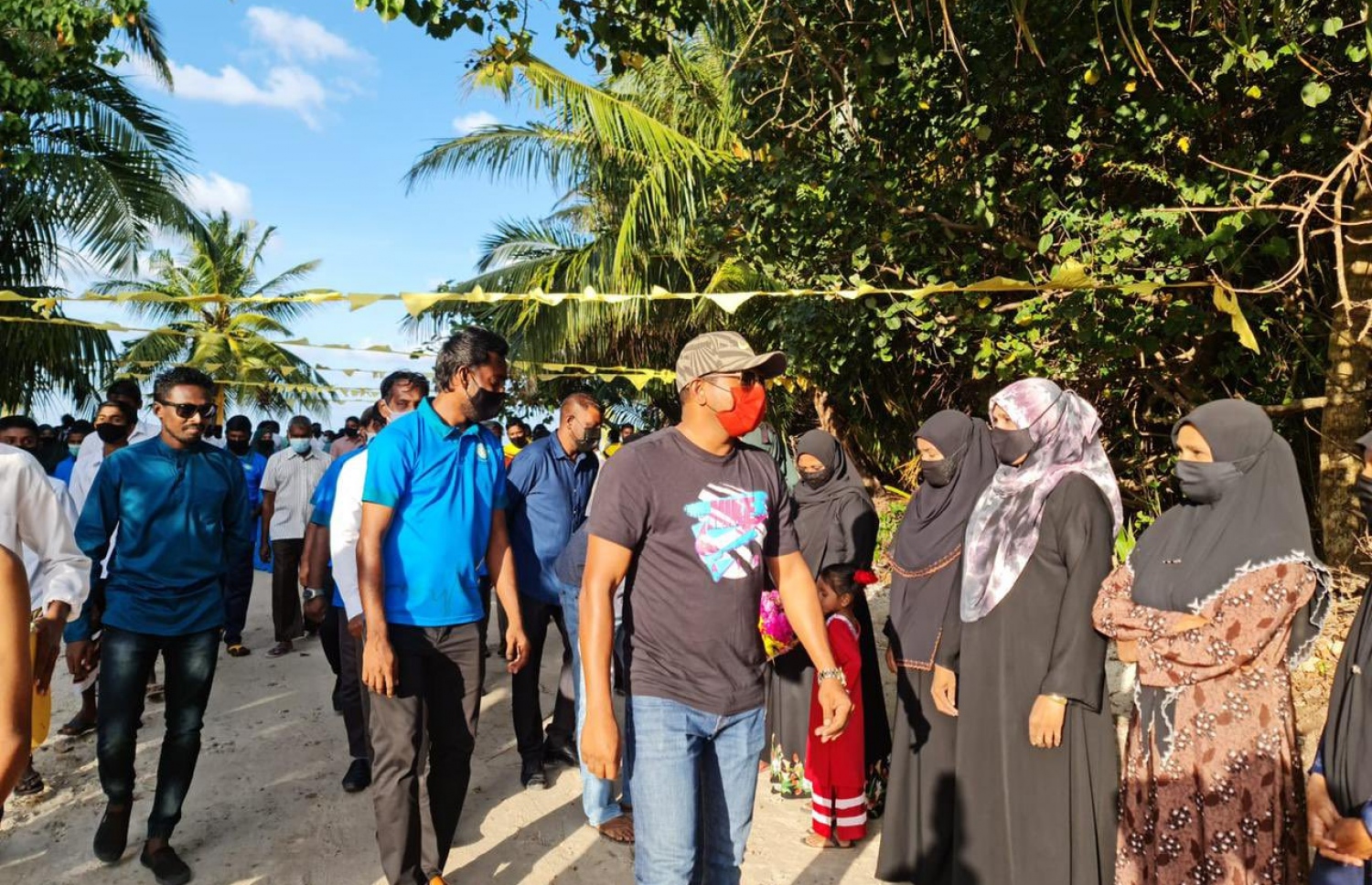 މަހްލޫފު ދާދި ފަހުން ށ. ނަރުދު އަށް ވަޑައިގަތުމުން އެ ރަށުން މަރުހަބާ ކިޔަނީ.