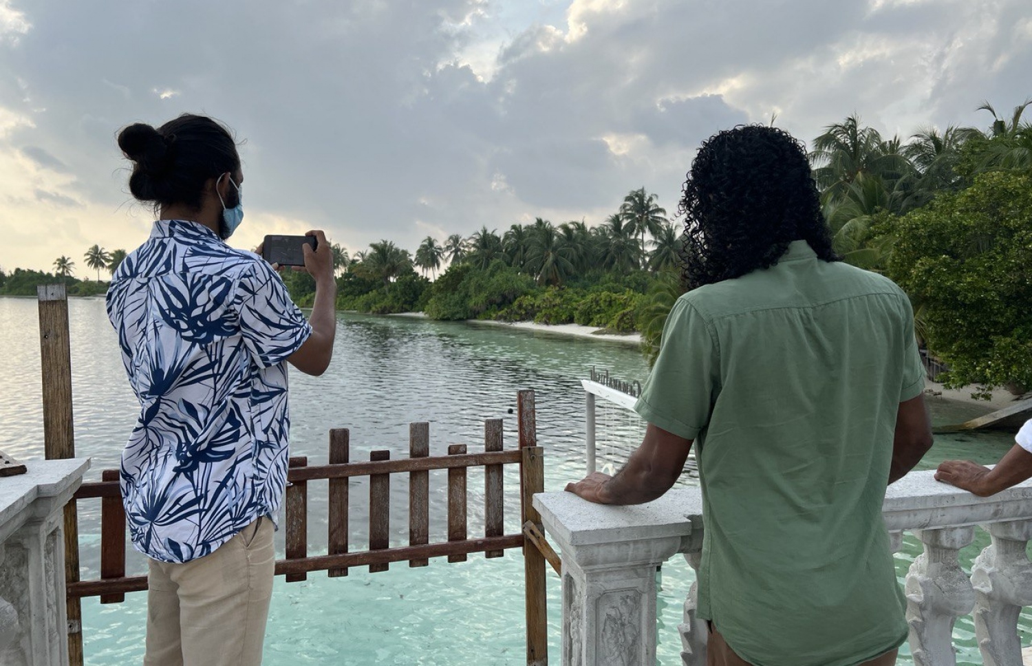 ޓޫރިޒަމް މިނިސްޓްރީން ގއ. އަށް ކުރި ދަތުރުގައި ދާންދޫ ދާއިރާގެ މެމްބަރު ޔައުގޫބު އެ އަތޮޅު ގެމަނަފުށީގެ ޓޫރިޒަމް ސަރަހައްދެއް ބައްލަވާލައްވަނީ-- ފޮޓޯ: މިހާރު