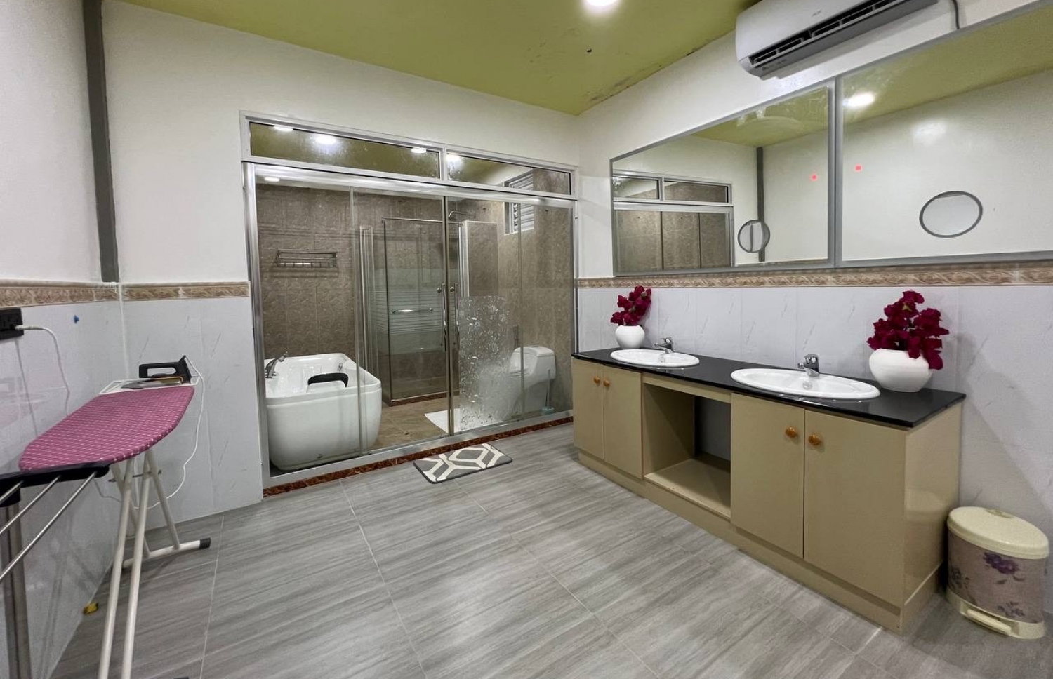 އާސިމްގެ ގޭގެ ކޮޓަރިއެއްގެ ފާހާނާއެއް-- ފޮޓޯ: މިހާރު