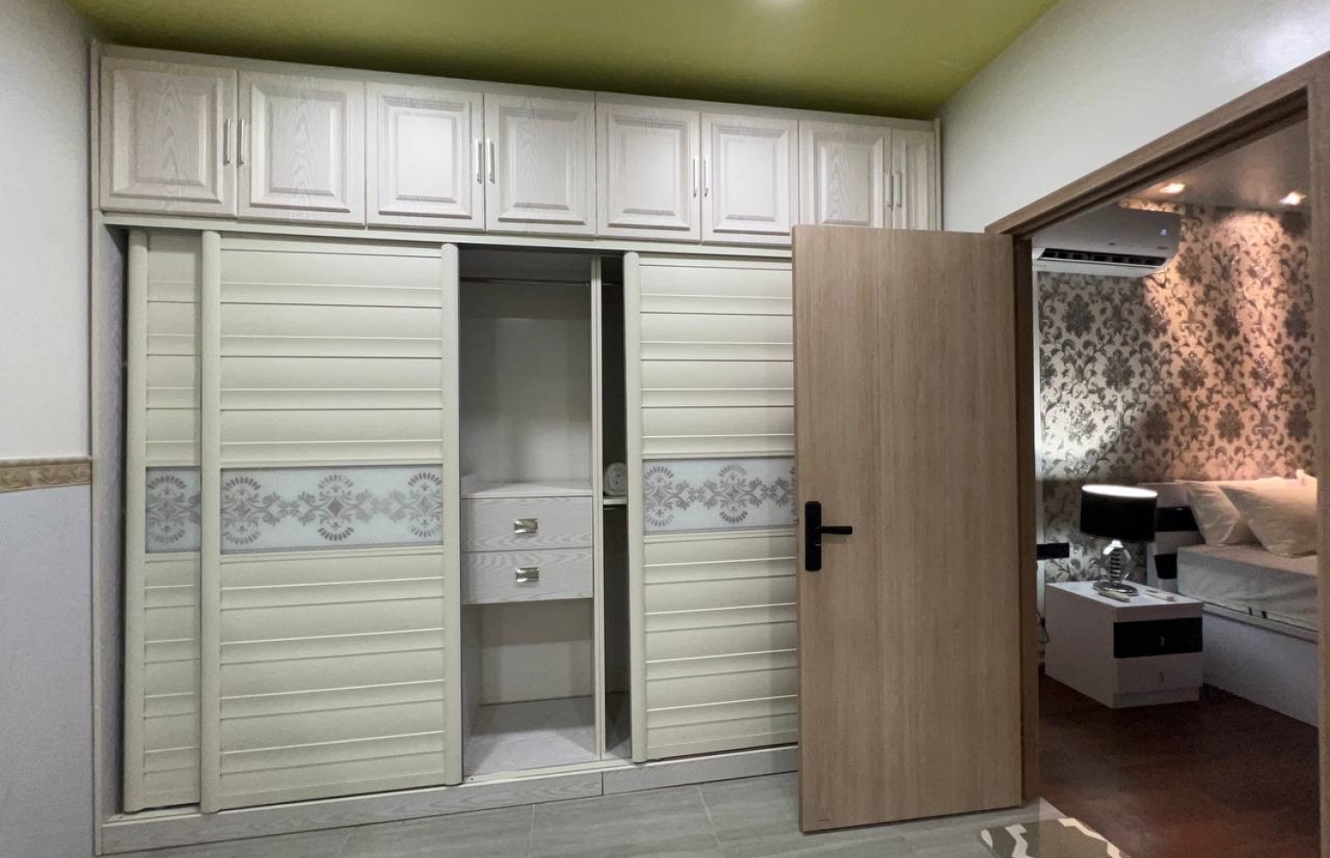 ކޮޓަރީގެ ވާޑްރޯބް-- ފޮޓޯ: މިހާރު