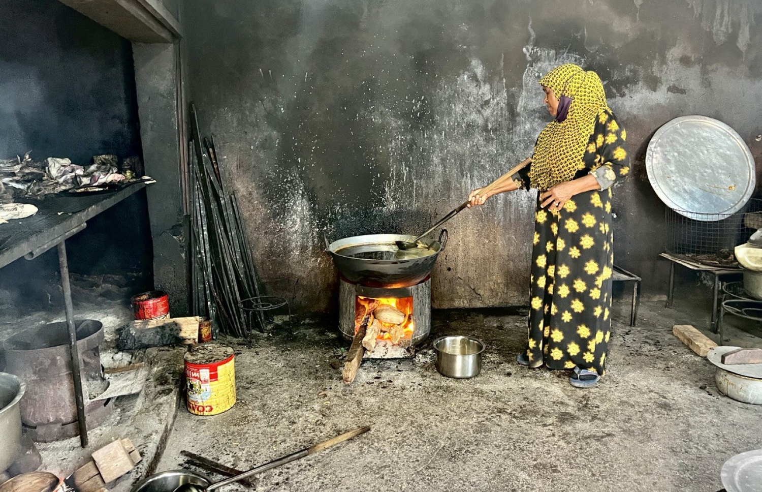 ދިއްގަރު ބީޗްވިލާ ގޭގައި، އާރިފާ ރިހާކުރު ކައްކަނީ.-- ފޮޓޯ: އަމާނީ އަބްދުﷲ/ މިހާރު