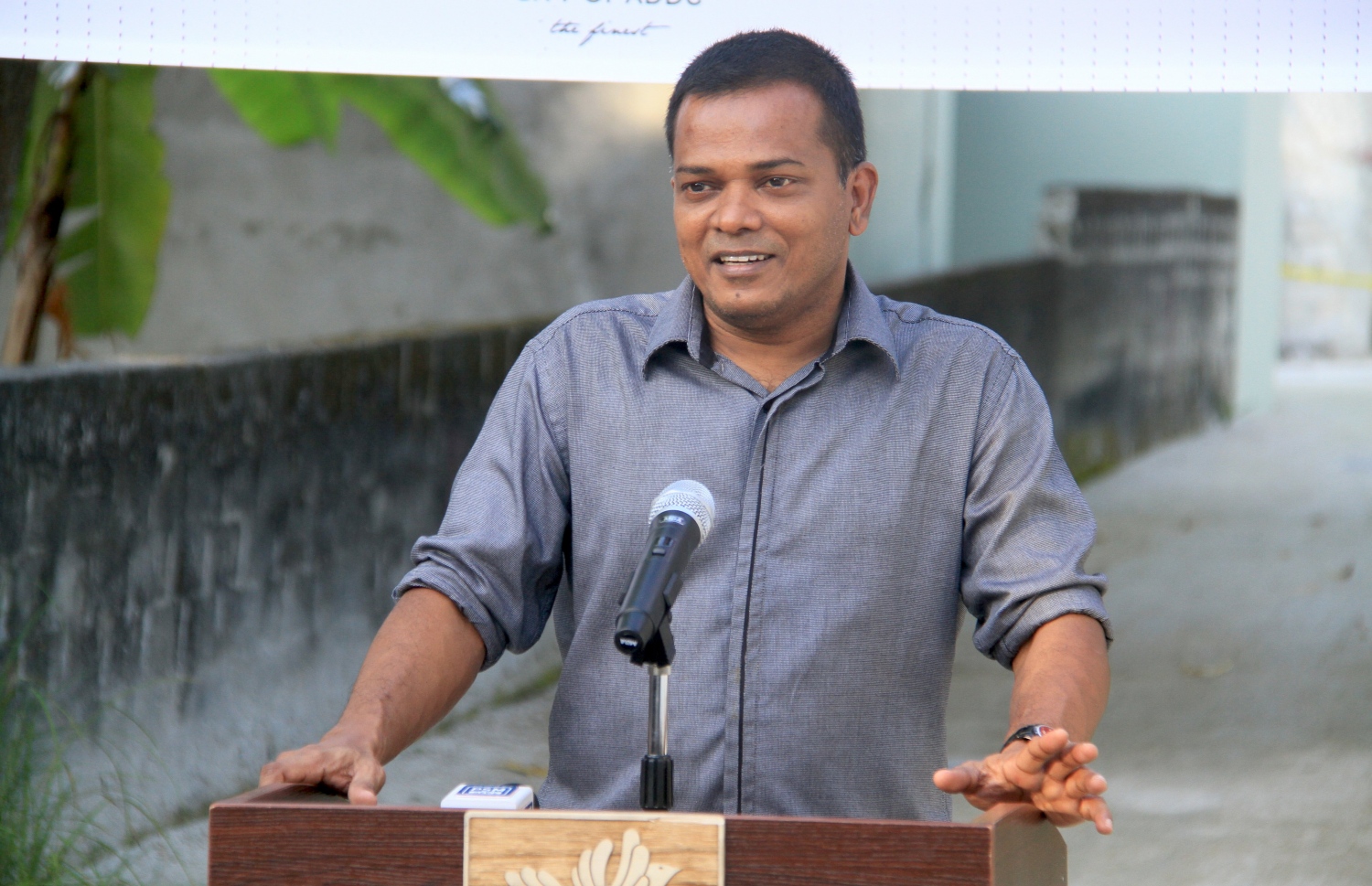 އައްޑޫގެ މޭޔަރު ނިޒާރު: އައްޑޫ ހޮސްޕިޓަލްގެ ޖާގައިގެ މައްސަލަ ވަރަށް ބޮޑަށް ކުރިމަތިވެފައިވާ ކަމަށް ވިދާޅުވި.