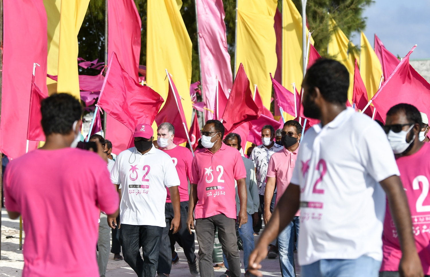 ކޮމަންޑޫގައި ކެމްޕޭން ނިންމާލުމުގެ ހިނގާލުން ޕީޕީއެމުން ކުރިއަށް ގެންދަނީ. -- ފޮޓޯ: ފަޔާޒް މޫސާ/ މިހާރު