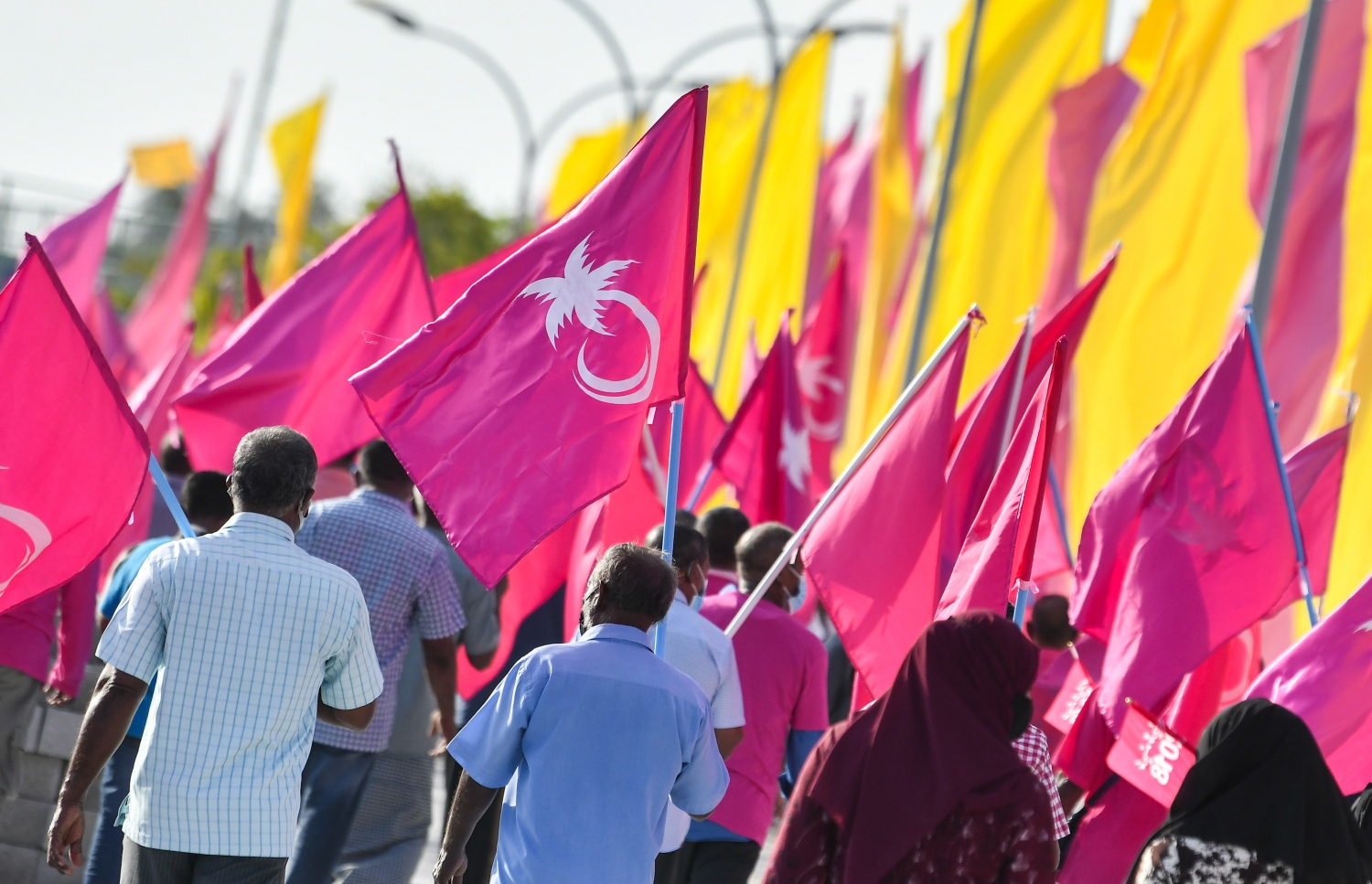 ކެމްޕޭން ނިންމާލުމުގެ ހިނގާލުމުގައި ޕީޕީއެމްގެ ސަޕޯޓަރުން ދިދަ ހިފައިގެން. -- ފޮޓޯ: ފަޔާޒް މޫސާ/ މިހާރު