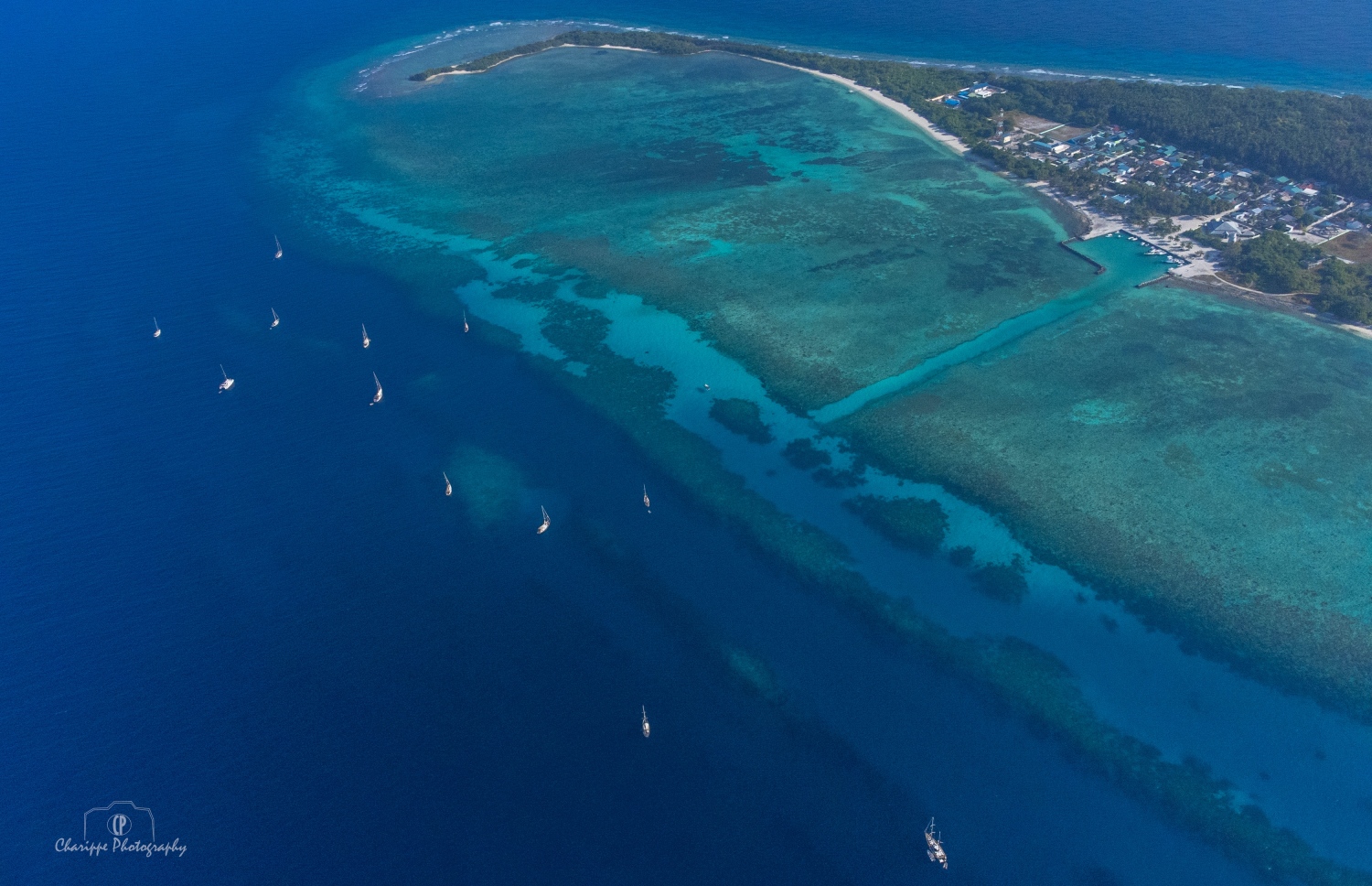 ޖެނުއަރީ 4، 2022: ރާއްޖޭގައި ސަގާފީ ޓޫރިޒަމް ކުރިއެރުވުމުގެ ގޮތުން މޯލްޑިވްސް އިންޓަގްރެޓެޑް ޓޫރިޒަމް ޑެވެލޮޕްމަންޓް ކޯޕަރޭޝަން (އެމްއައިޓީޑީސީ) އިން ބާއްވާ ބައިނަލްއަގުވާމީ ޔޮޓު ރެލީ "ސަވާދީއްތަ ދަތުރު" ގައި ބައިވެރިވާ ޔޮޓްތައް ހއ. އުލިގަމު ބަނދަރުގައި. ބޭރުގެ ޔޮޓްތައް އާންމުކޮށް އަންނަ އުލިގަމު ބަނދަރުން ފެށިގެން ރާއްޖޭގެ 15 ރަށަކަށް މި ދަތުރުގައި ގޮސް އާސާރީ ތަންތަނަށް ޒިޔާރަތްކުރާނެ. -- ފޮޓޯ: ހުސެން