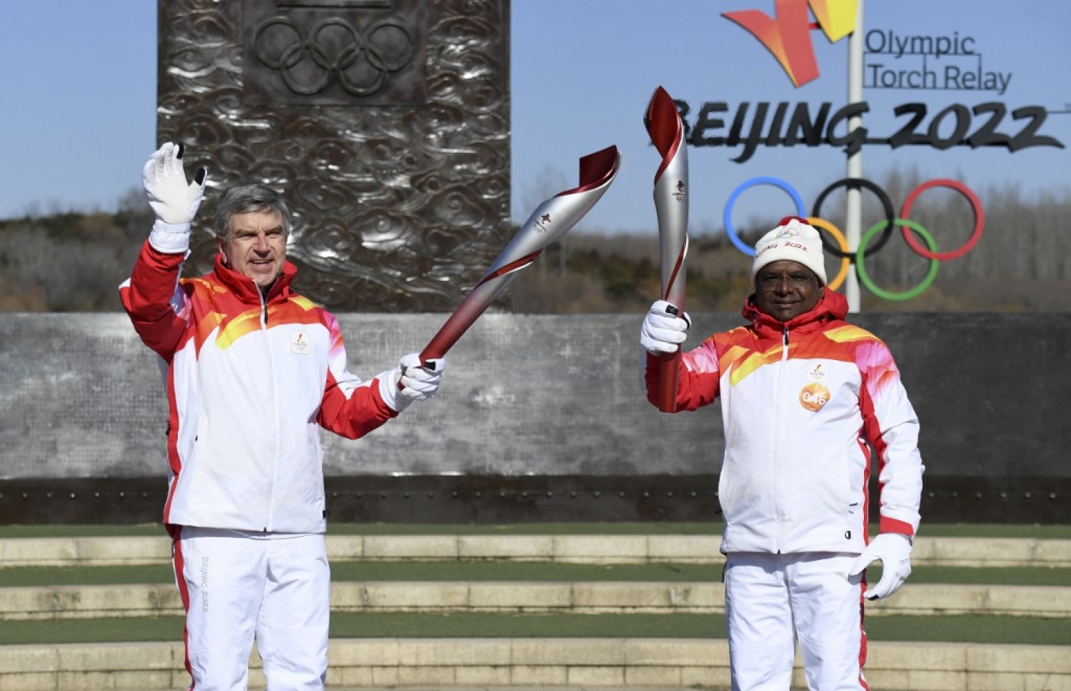 ދުނިޔޭގެ އޮލިމްޕިކް ކޮމިޓީގެ ރައީސް ބަކް އާއި ފޮރިން މިނިސްޓަރު ޝަހީދު.-- ފޮޓޯ: އޭއެފްޕީ