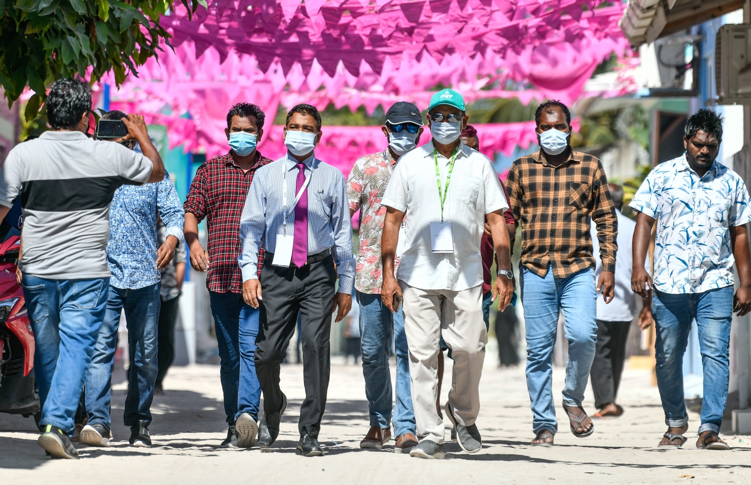 ކޮމަންޑޫ ދާއިރާއަށް ޕީޕީއެމްގެ ފަރާތުން ވާދަކުރާ މޫސާ ފަތުހީ އާދަމް، ވޯޓުލާ މަރުކަޒަށް އިއްޔެ ވަޑައިގަންނަވަނީ-- ފޮޓޯ: ފަޔާޒު މޫސާ / މިހާރު