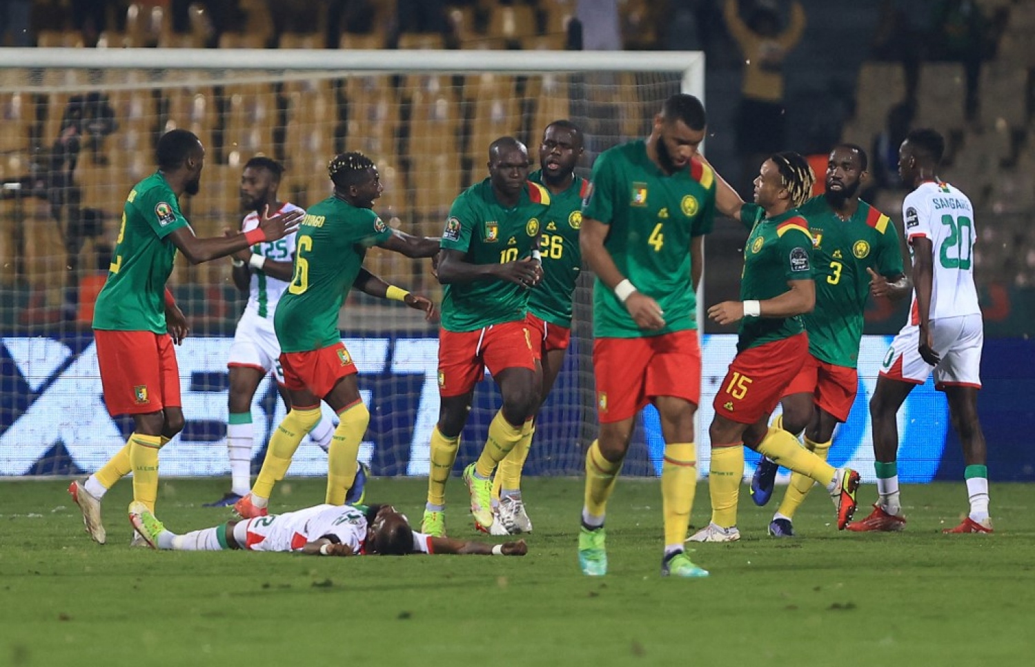 އަބޫބަކާ ރޭގެ މެޗުގައި ލަނޑެއް ޖެހުމަށް ފަހު.-- ފޮޓޯ: އޭއެފްޕީ