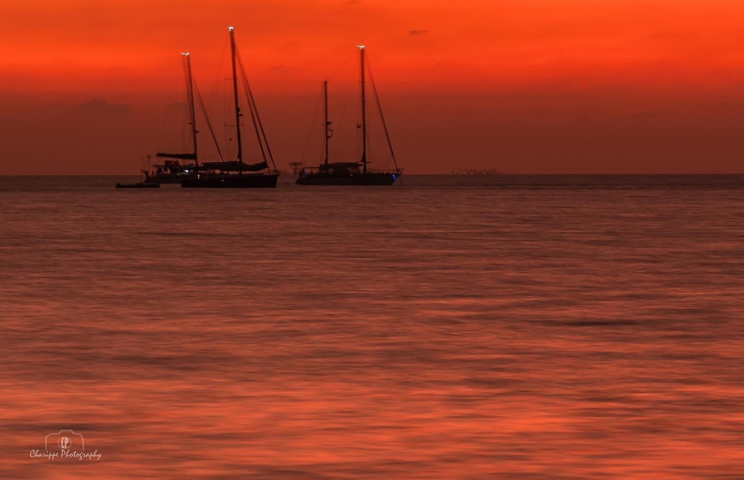 މިއަދު އިރުއޮއްސުނު ވަގުތު އުލިގަމުގައި ޔޮޓުތައް ބަނދަރުކޮށްފައި-- ފޮޓޯ: ޝަރިއްޕެ ފޮޓޯގްރަފީ