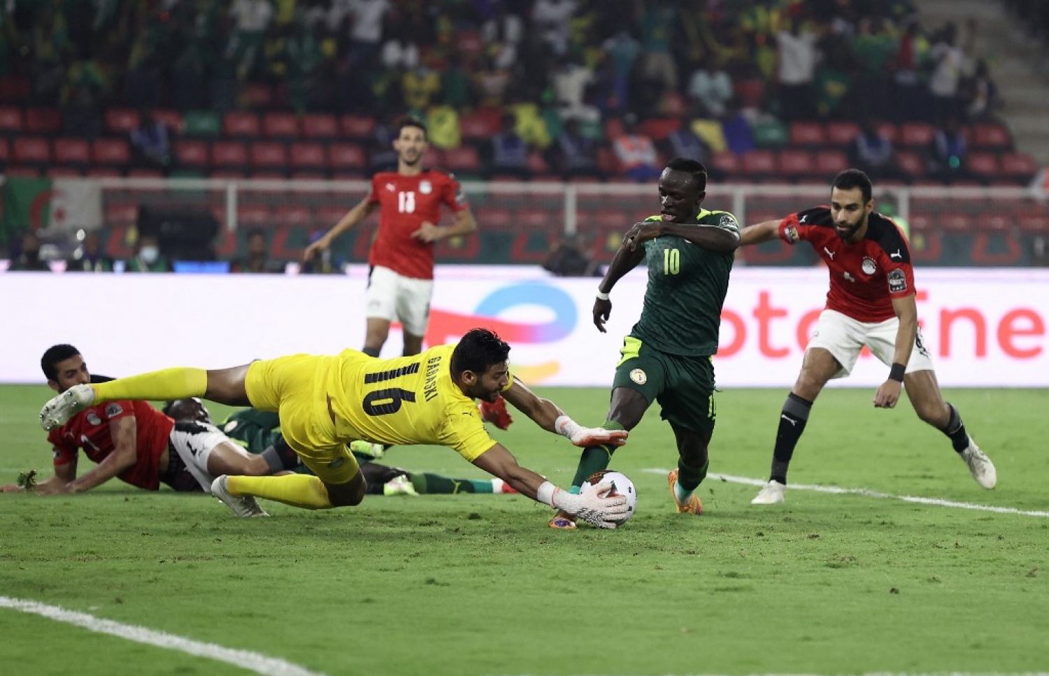 މިސްރު ކީޕަރު ގަބާސްކީ، މާނޭ އަތުން ބޯޅަ ހޯދަނީ.-- ފޮޓޯ: އޭއެފްޕީ