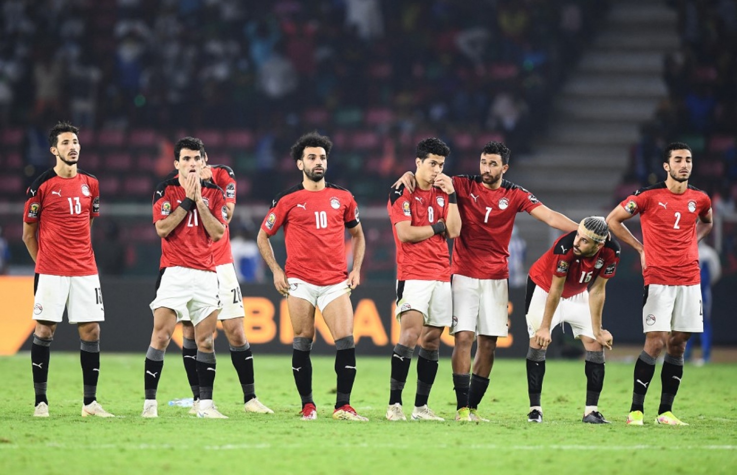 ޕެނަލްޓީ ޝޫޓްއައުޓުގައި ސަލާހު އާއި މިސްރުގެ ބައެއް ކުޅުންތެރިން.-- ފޮޓޯ: އޭއެފްޕީ