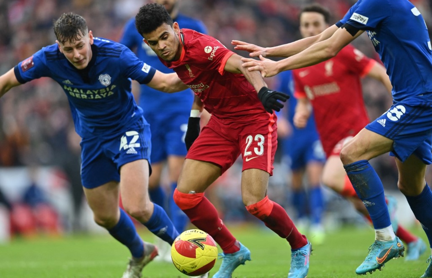 ލިވަޕޫލާ އަލަށް ގުޅުނު ޑިއާޒް، ރޭ އެޓީމުން ކާޑިފް ސިޓީއާ ބައްދަލުކުރި މެޗުގެ ތެރެއިން.-- ފޮޓޯ: އޭއެފްޕީ