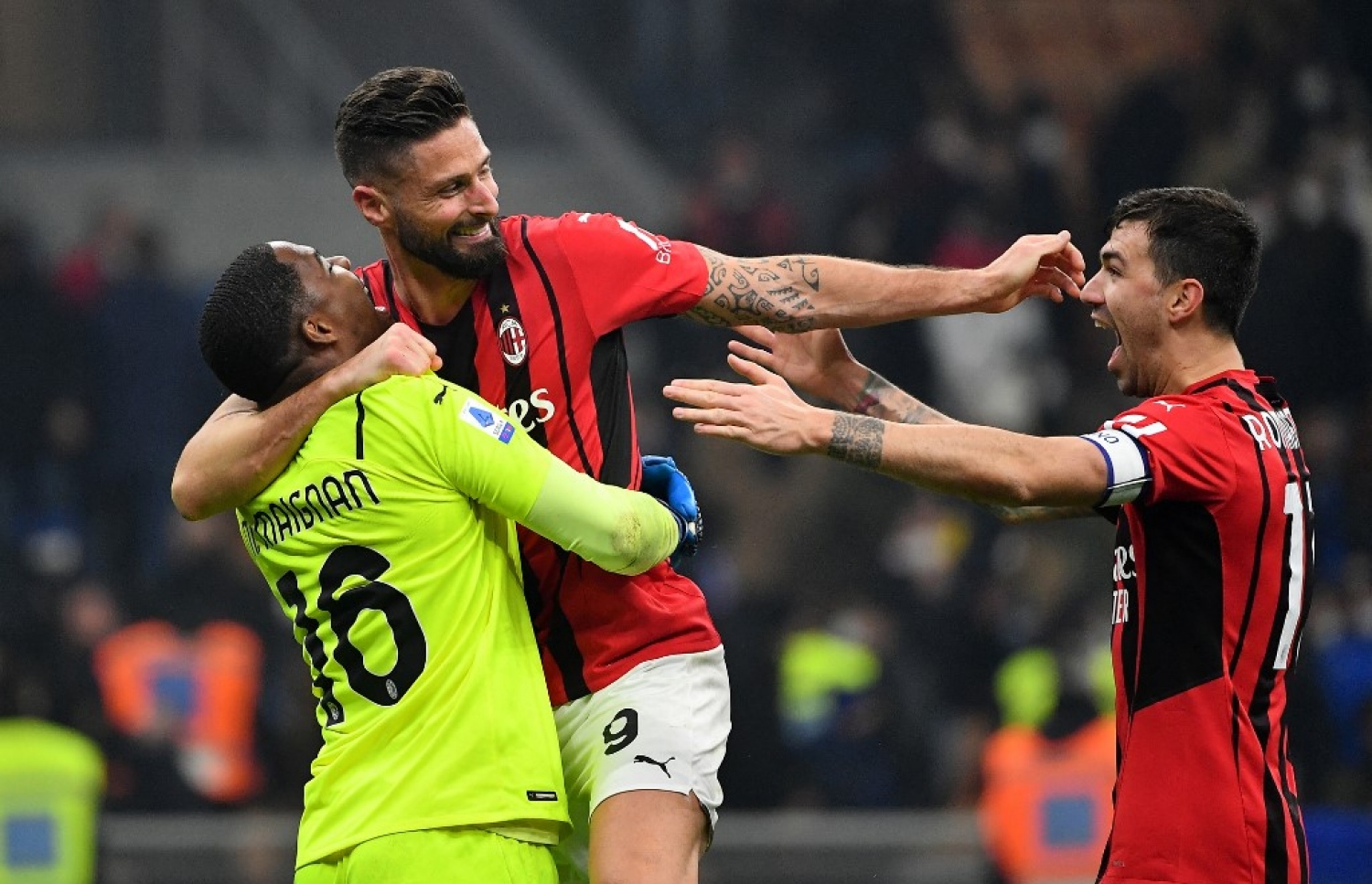 އިންޓަ އާއި އޭސީ މިލާން ކުޅުނު މެޗަށް ފަހު ޖިރޫޑ އުފާފާޅުކުރަނީ.-- ފޮޓޯ: އޭއެފްޕީ