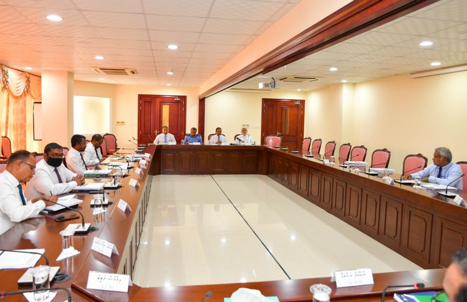 މަޖިލީހުގެ 241 ކޮމިޓީން، ސީޕީ ހަމީދު އަދި ހޯމް މިނިސްޓަރު އިމްރާންއާ މިއަދު ބައްދަލުކުރައްވަނީ.- ފޮޓޯ: މަޖިލިސް